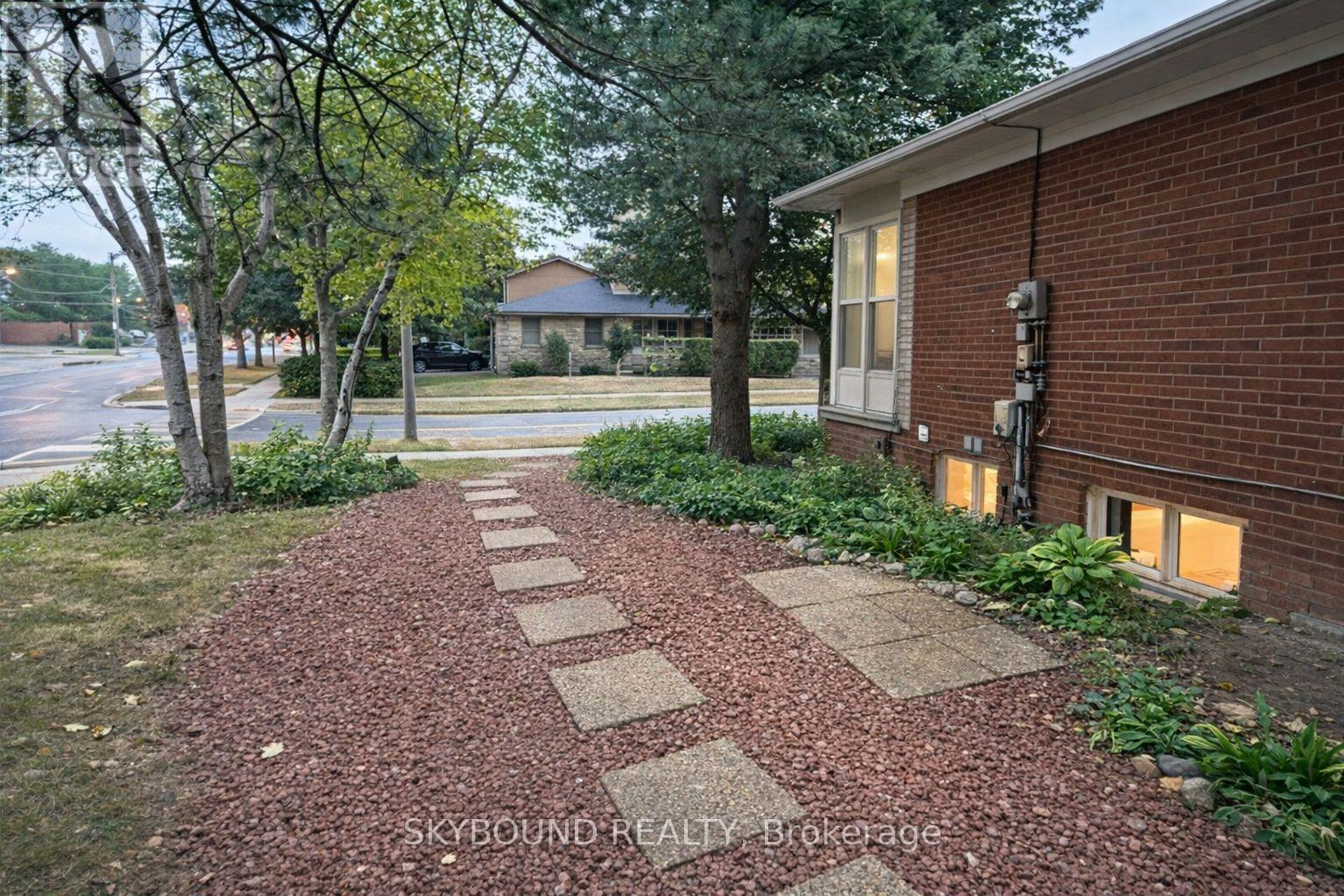 Bsmt - 3 Oakhurst Drive, Toronto, Ontario  M2K 2N2 - Photo 2 - C12755082