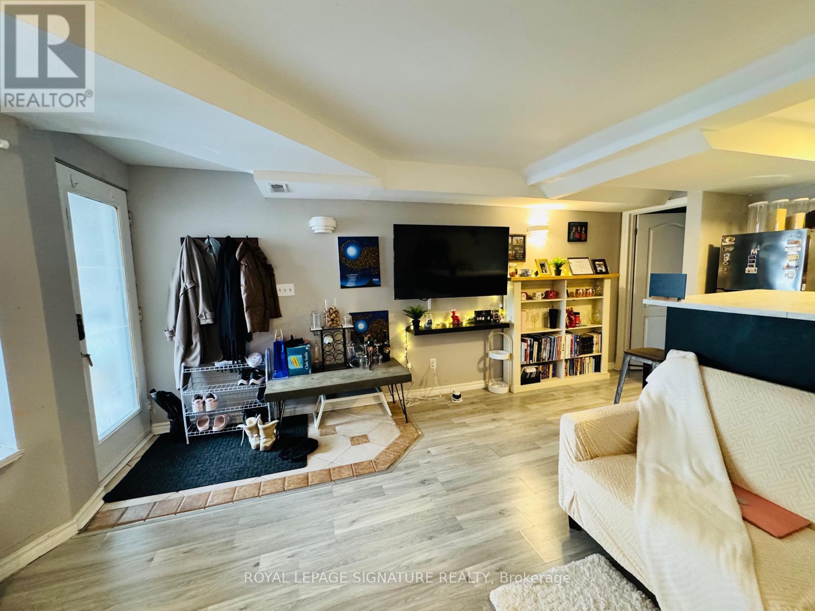 LOWER - 87 LEROY AVENUE, Toronto, Ontario