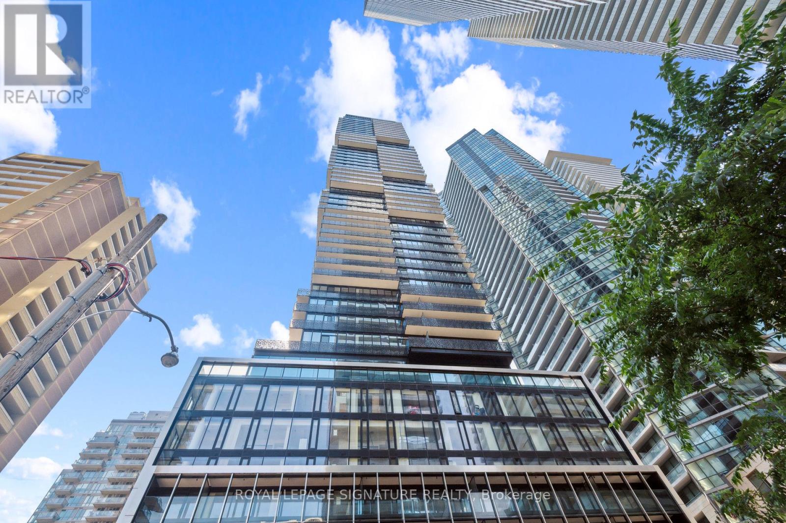 <div class="slider-price">$1,188,000</div><p>3703 - 55 Charles Street, Toronto, Ontario</p>