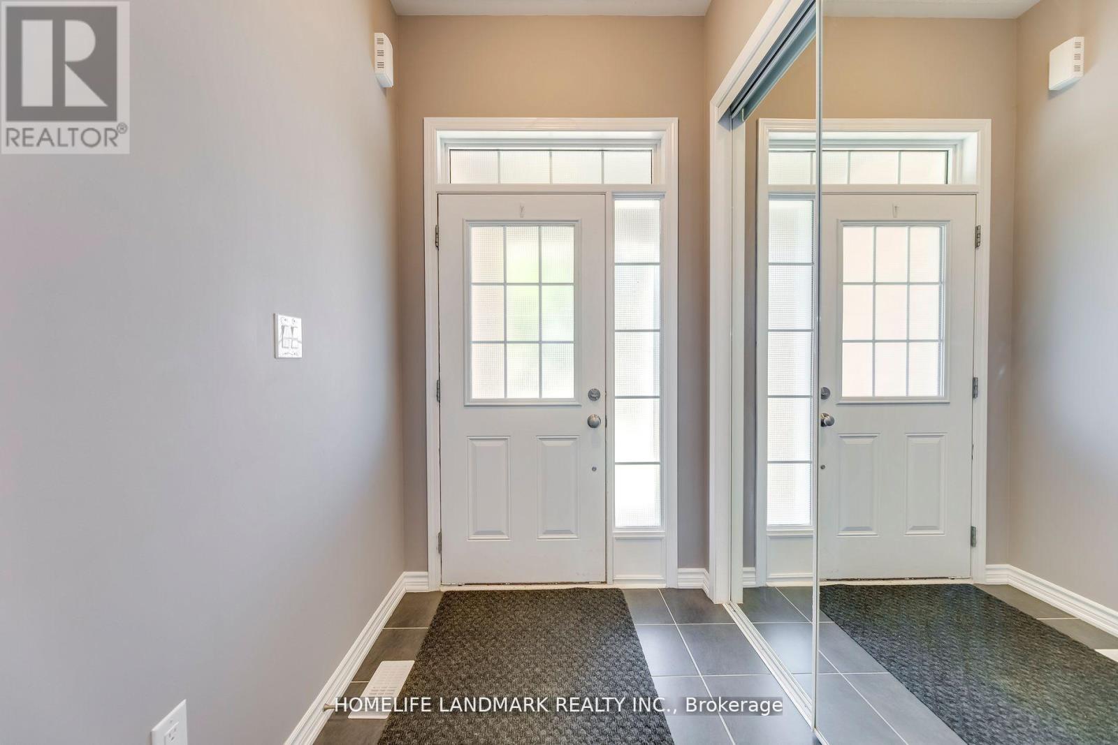 186 Degraaf Crescent, Aurora, Ontario  L4G 0X1 - Photo 3 - N12897904