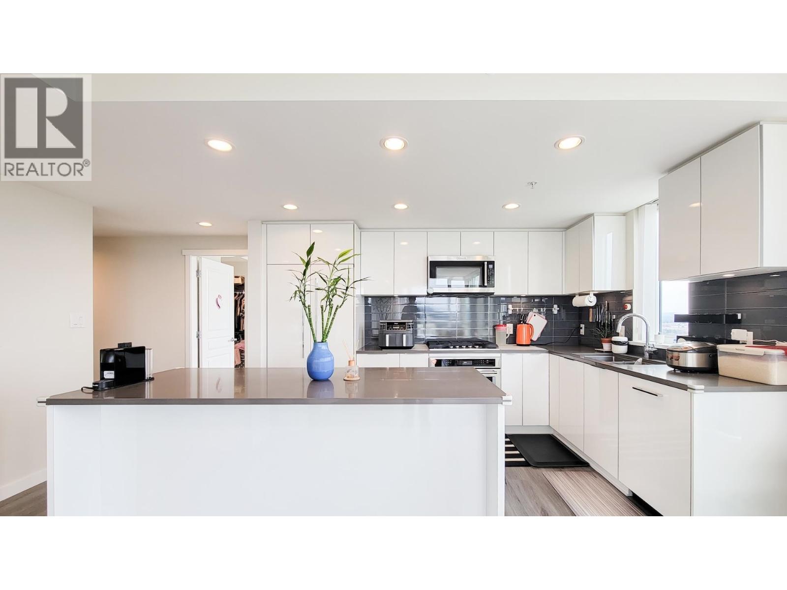 2204 3096 Windsor Gate, Coquitlam, British Columbia  V3B 0P4 - Photo 12 - R3101074