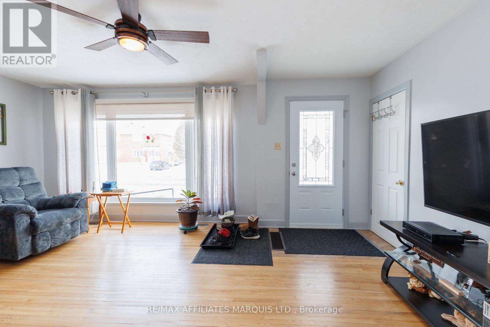 1220 Caswell Crescent, Cornwall, Ontario  K6J 4V6 - Photo 3 - X12897864