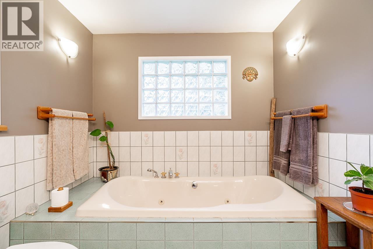 4035 Hoskins Road, North Vancouver, British Columbia  V7K 2P4 - Photo 11 - R3101386