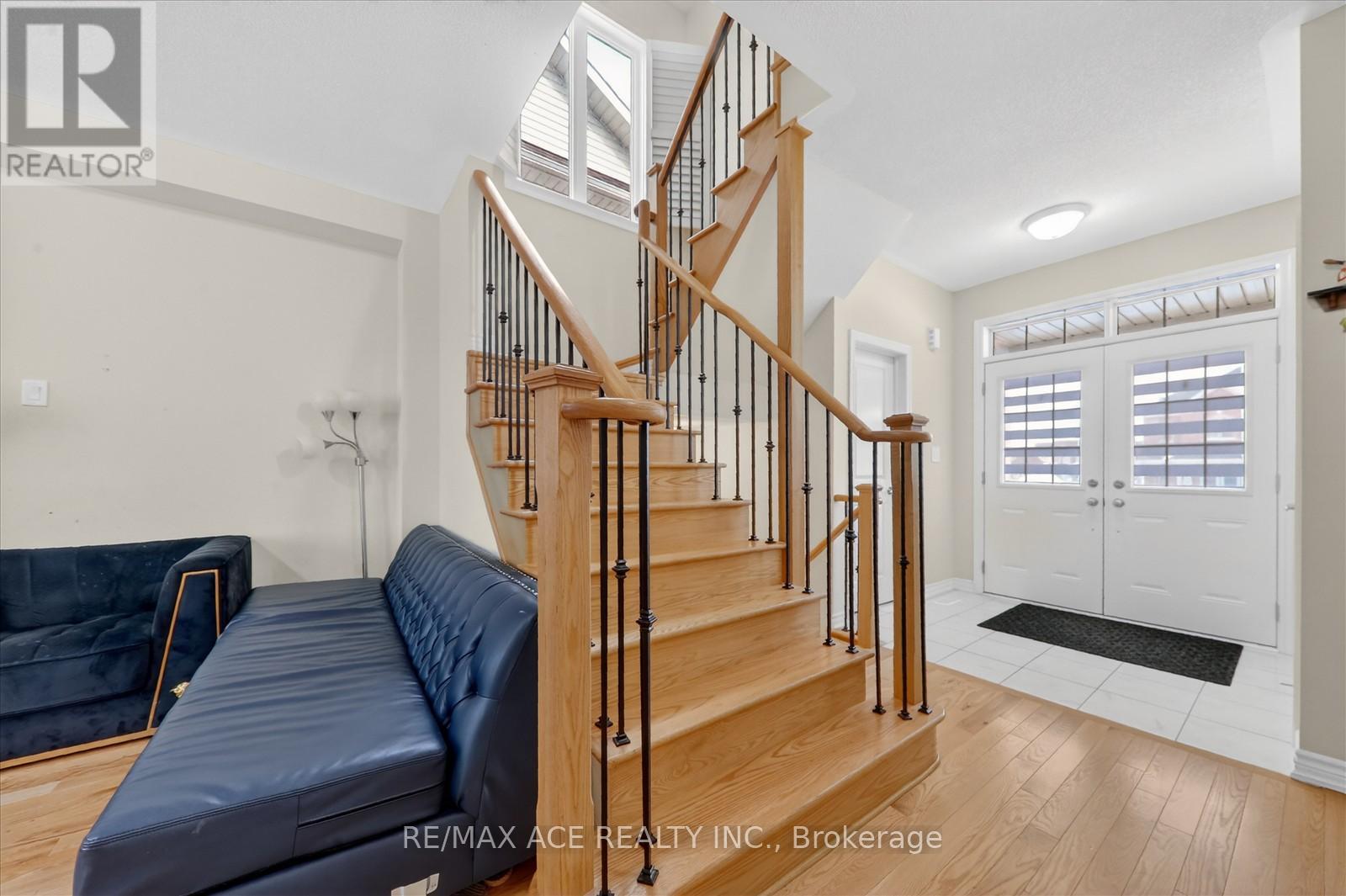 4 Sanford Circle, Springwater, Ontario  L9X 2A8 - Photo 17 - S12897858