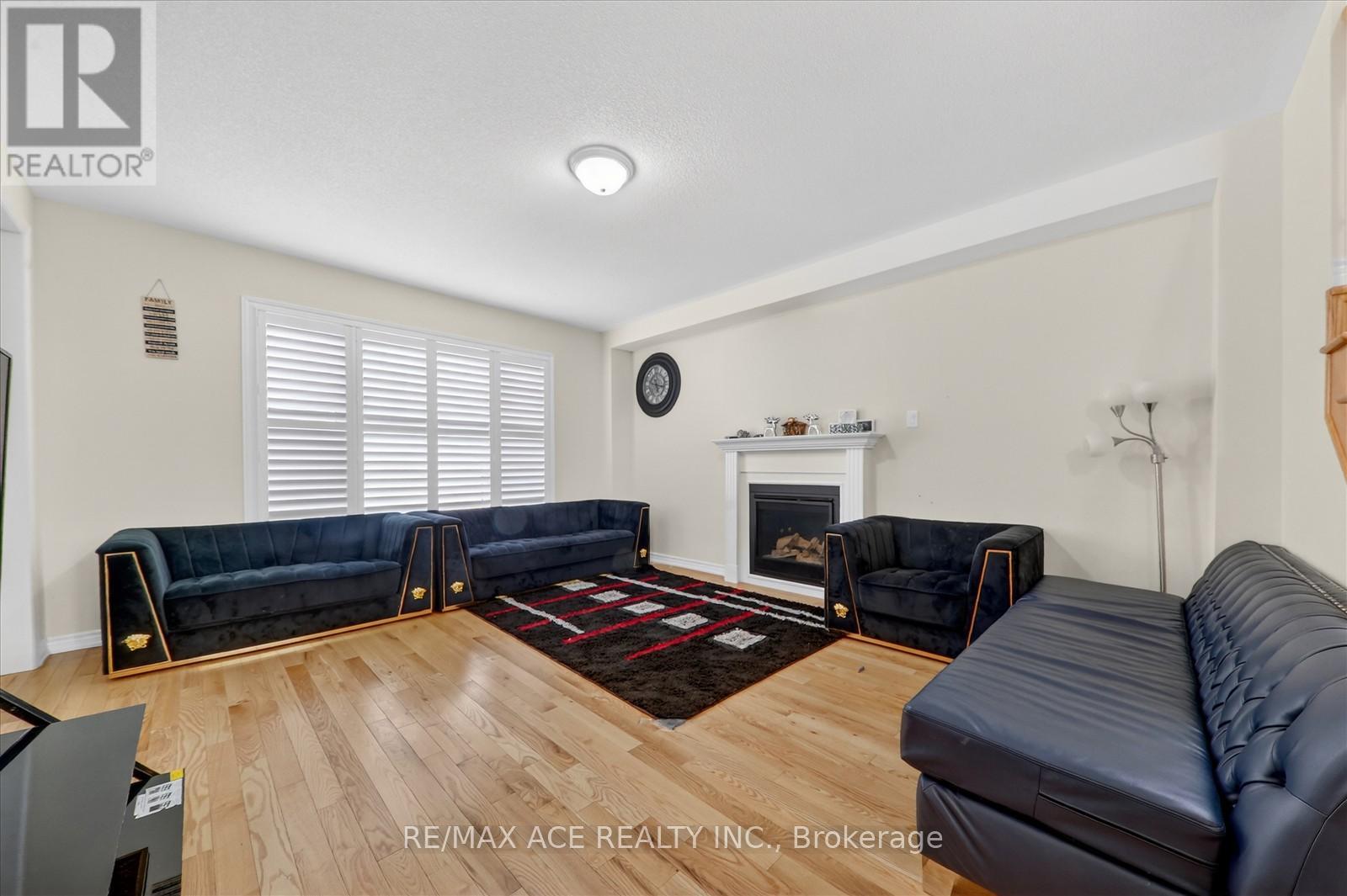 4 Sanford Circle, Springwater, Ontario  L9X 2A8 - Photo 6 - S12897858