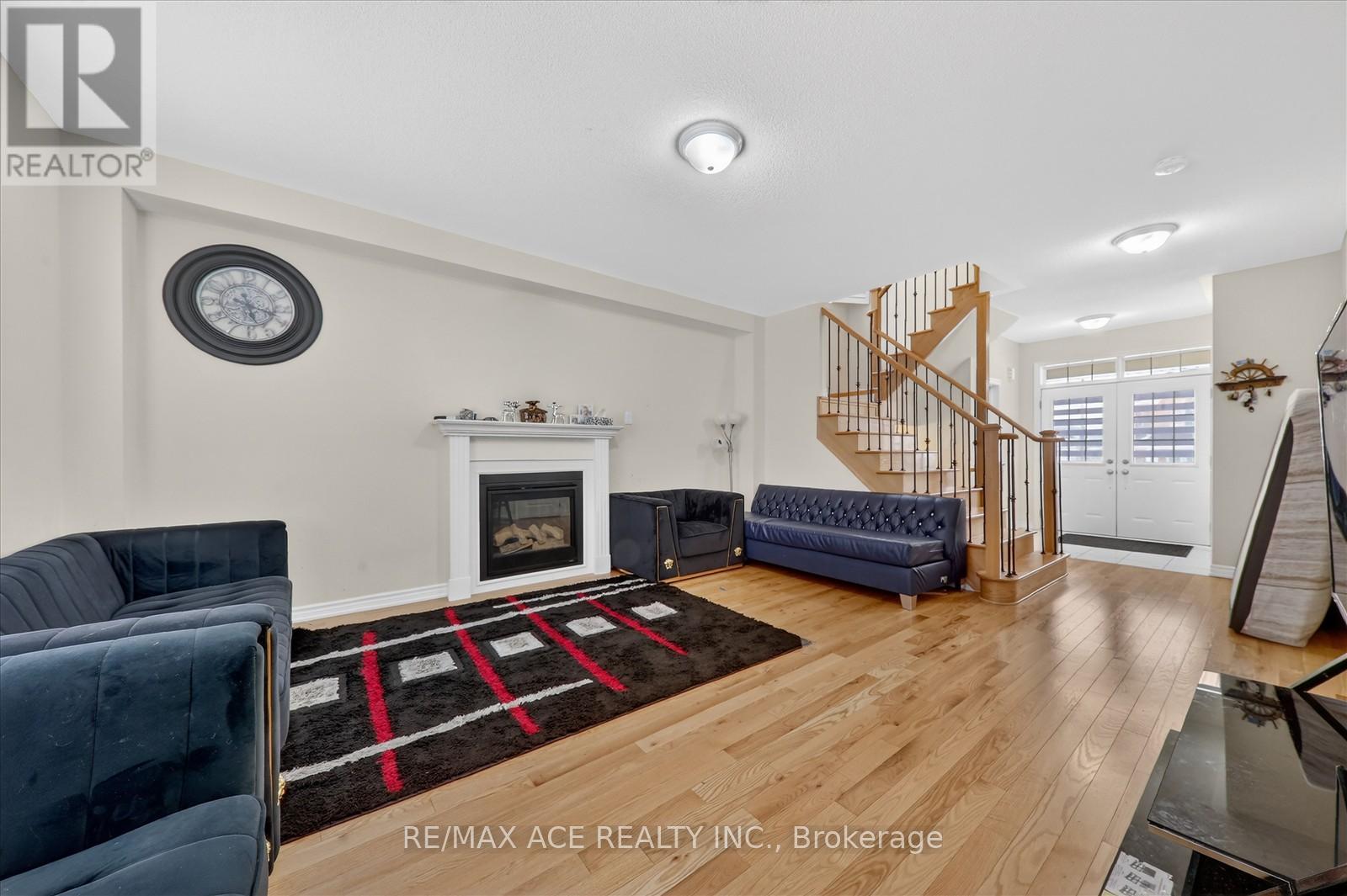 4 Sanford Circle, Springwater, Ontario  L9X 2A8 - Photo 7 - S12897858