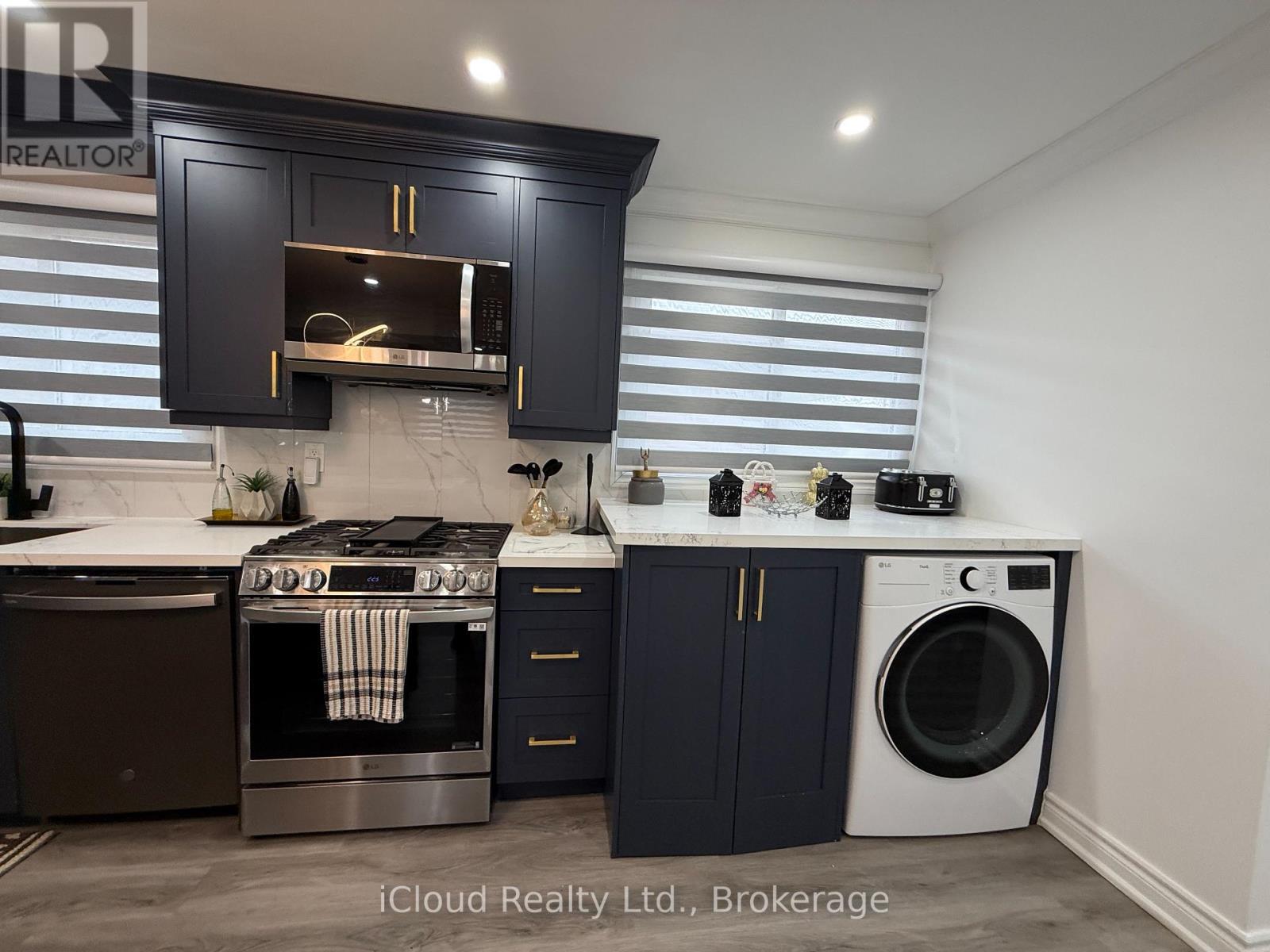 Upper Level - 17 Cloud Drive, Toronto, Ontario  M9L 2P6 - Photo 11 - W12897870