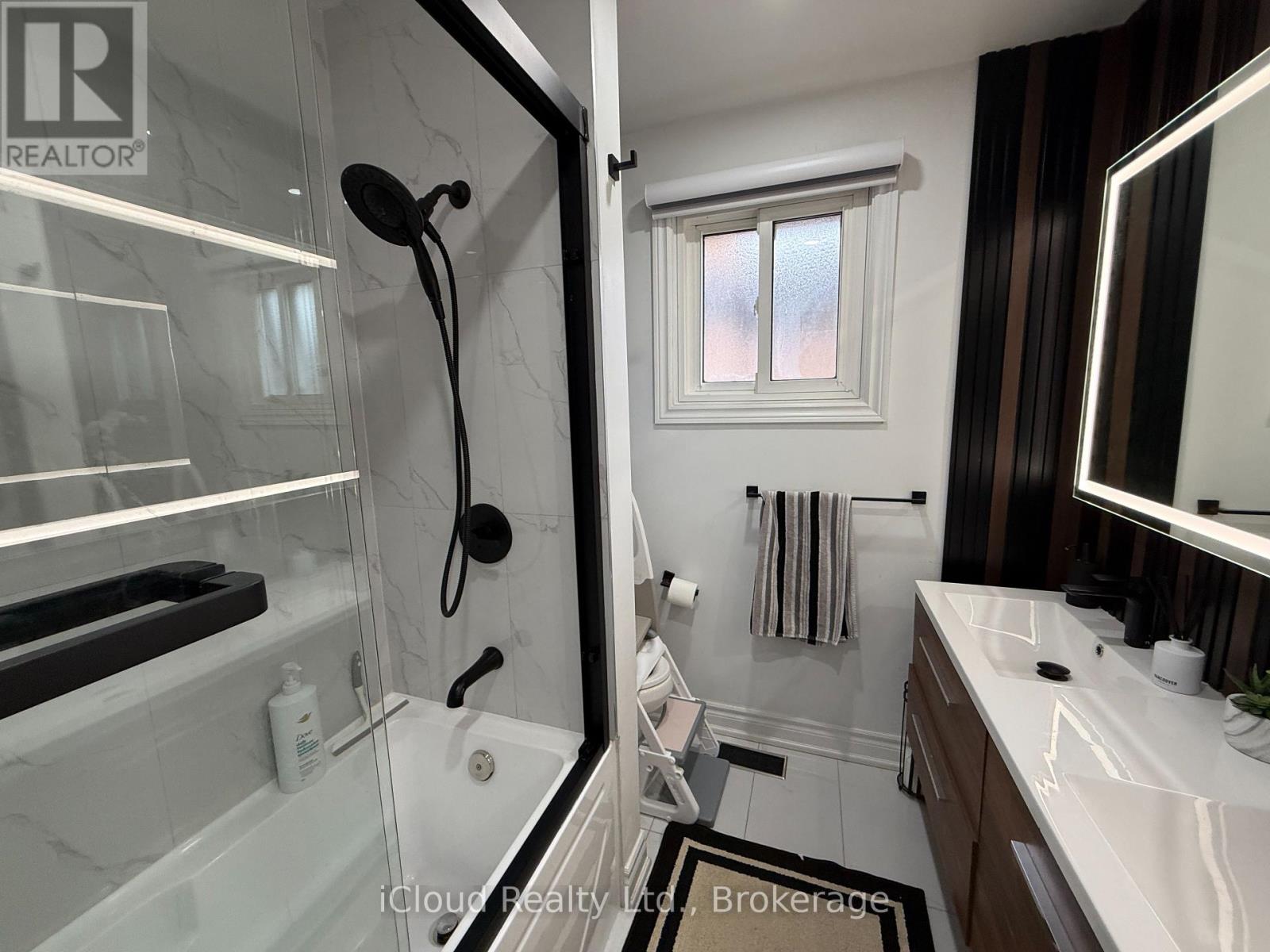 Upper Level - 17 Cloud Drive, Toronto, Ontario  M9L 2P6 - Photo 14 - W12897870