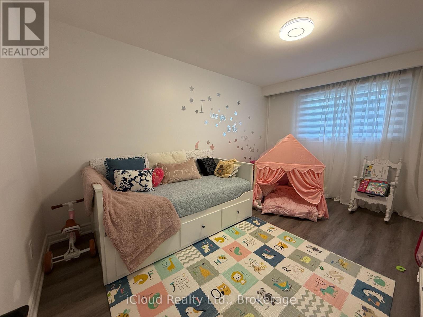 Upper Level - 17 Cloud Drive, Toronto, Ontario  M9L 2P6 - Photo 20 - W12897870