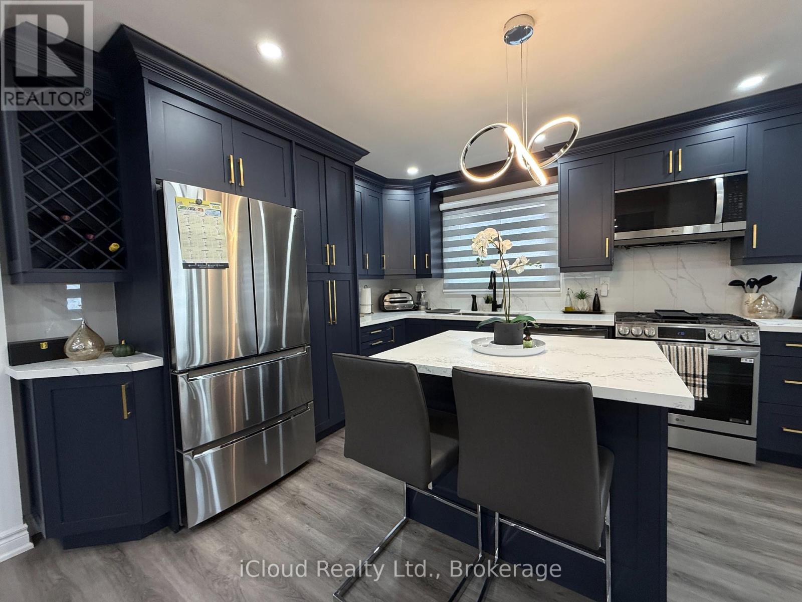 Upper Level - 17 Cloud Drive, Toronto, Ontario  M9L 2P6 - Photo 25 - W12897870