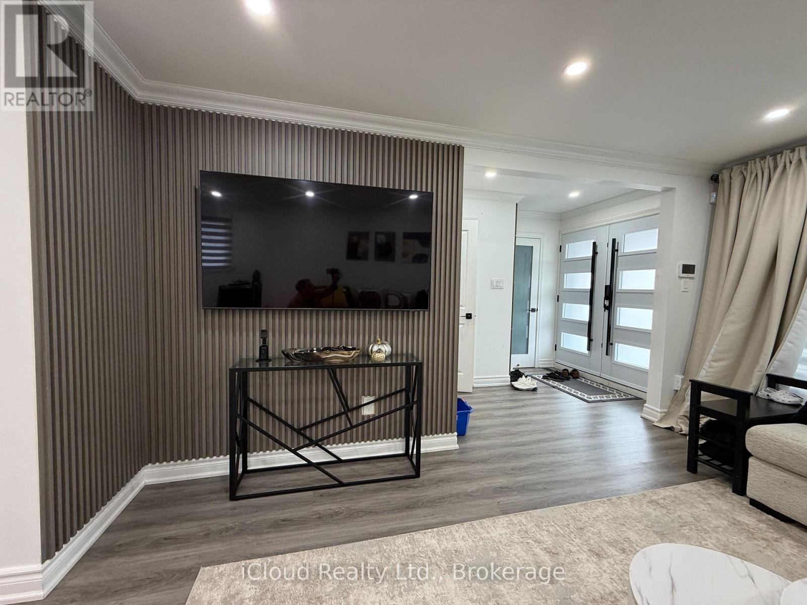 Upper Level - 17 Cloud Drive, Toronto, Ontario  M9L 2P6 - Photo 26 - W12897870