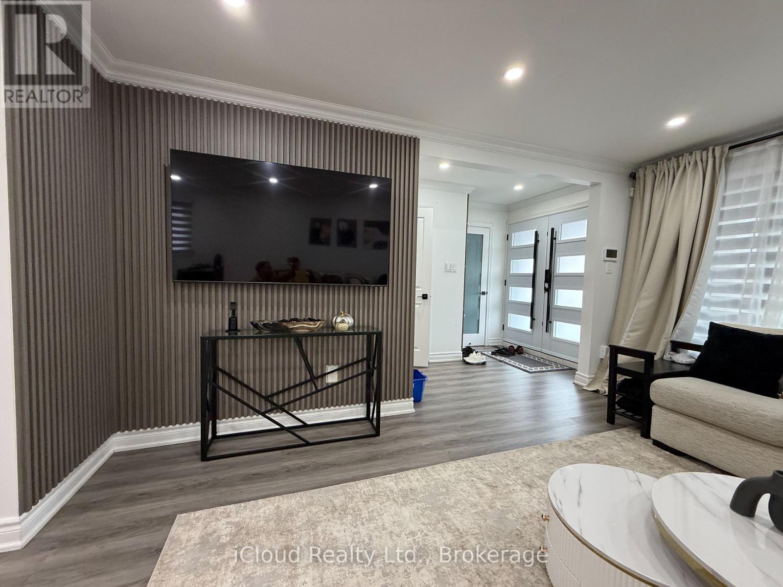 Upper Level - 17 Cloud Drive, Toronto, Ontario  M9L 2P6 - Photo 27 - W12897870