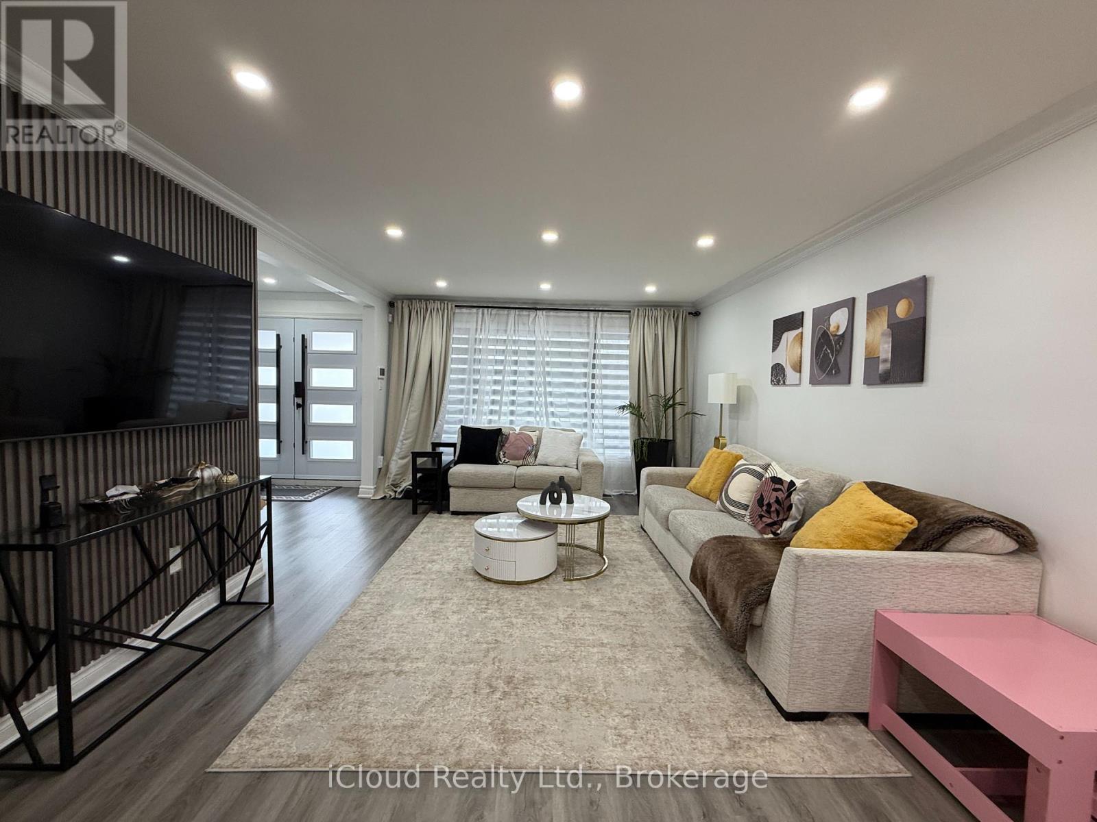 Upper Level - 17 Cloud Drive, Toronto, Ontario  M9L 2P6 - Photo 4 - W12897870