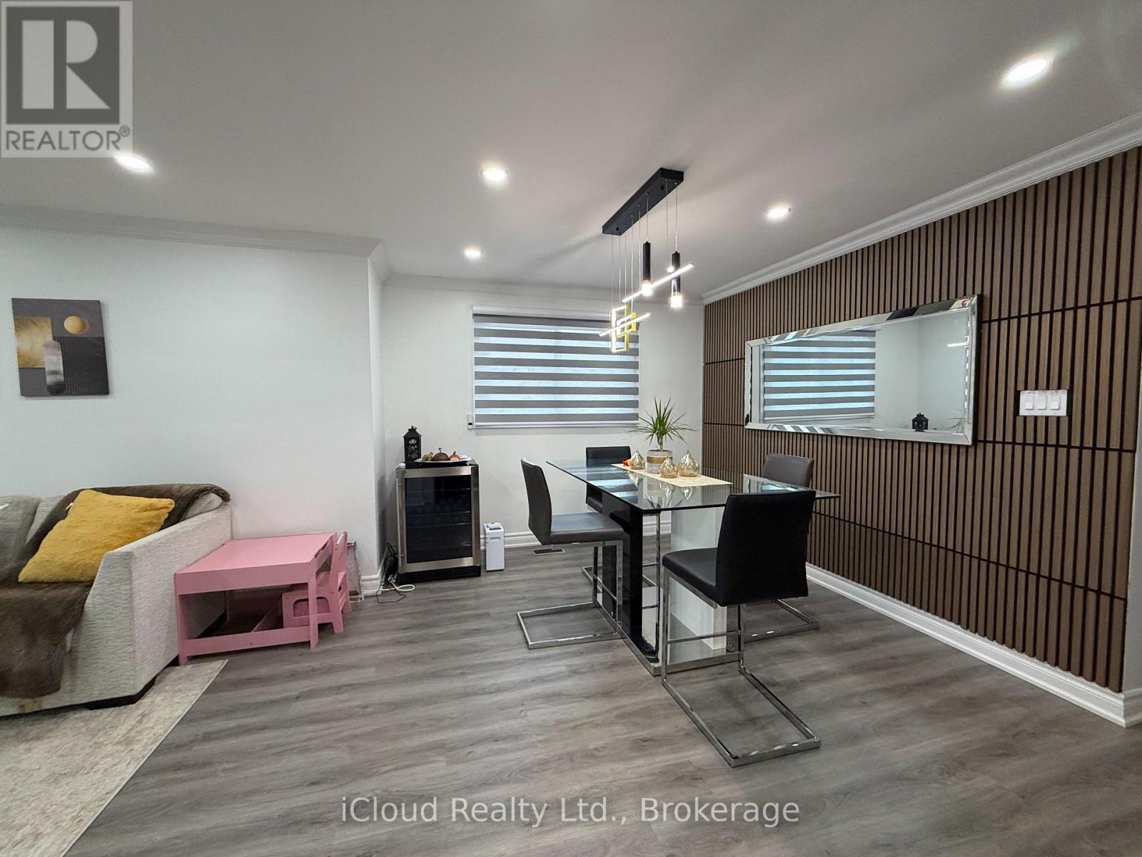 Upper Level - 17 Cloud Drive, Toronto, Ontario  M9L 2P6 - Photo 5 - W12897870