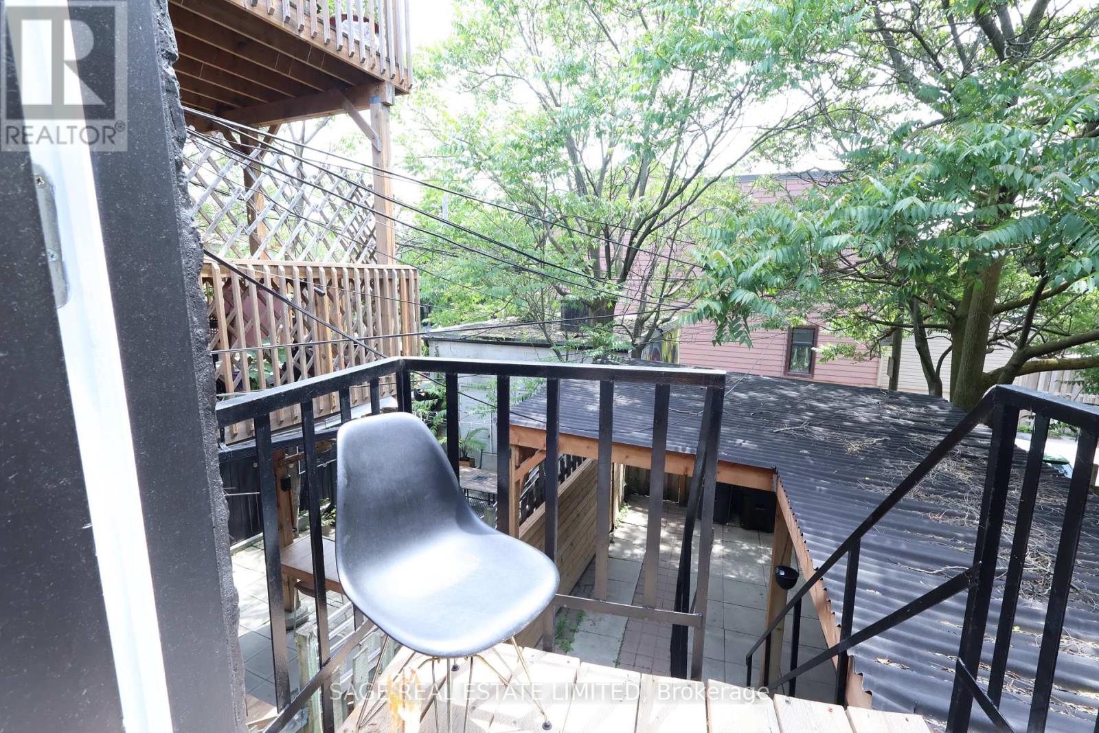 1639 Dupont Street, Toronto, Ontario  M6P 3S9 - Photo 10 - W12897880