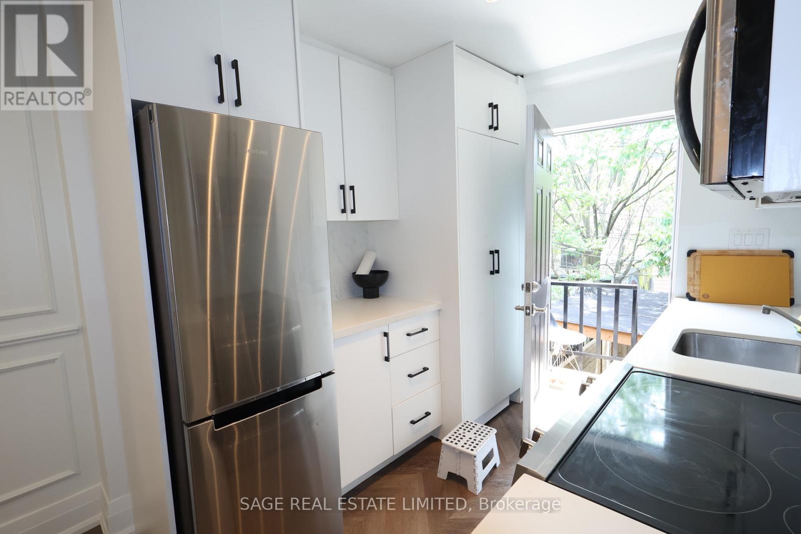 1639 Dupont Street, Toronto, Ontario  M6P 3S9 - Photo 12 - W12897880