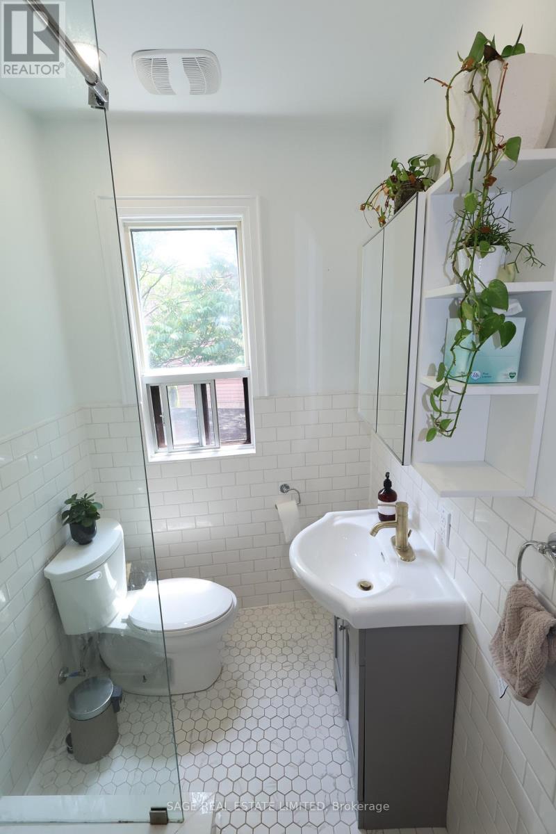 1639 Dupont Street, Toronto, Ontario  M6P 3S9 - Photo 14 - W12897880