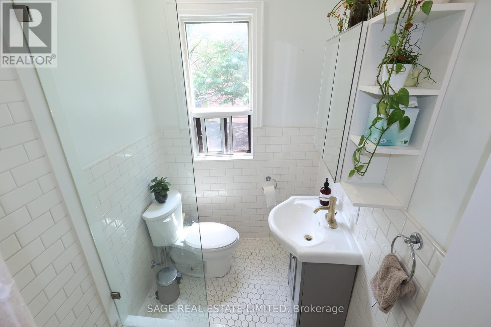 1639 Dupont Street, Toronto, Ontario  M6P 3S9 - Photo 15 - W12897880