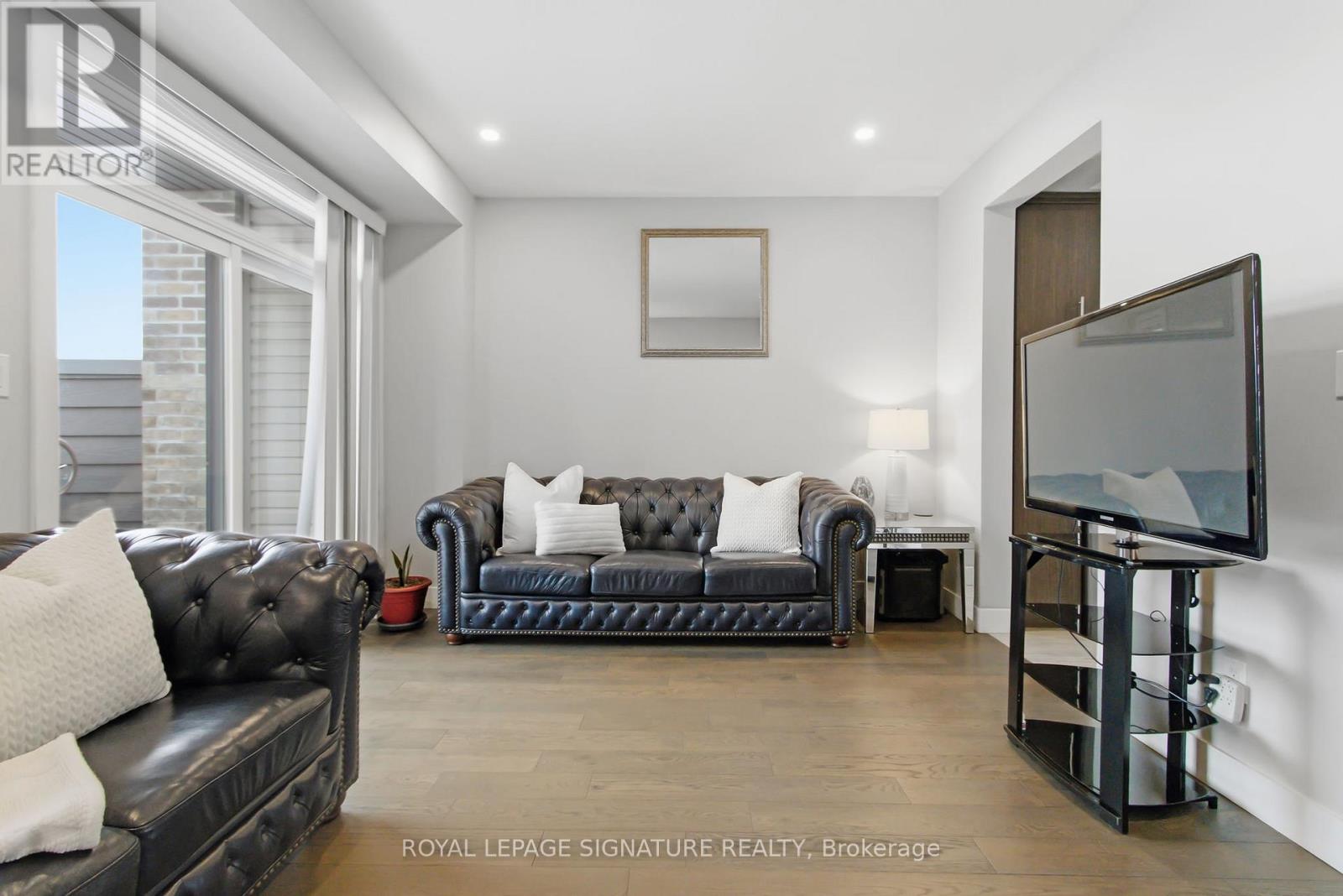 2104 Meadowgate Boulevard, London South, Ontario  N6M 0H5 - Photo 11 - X12897868