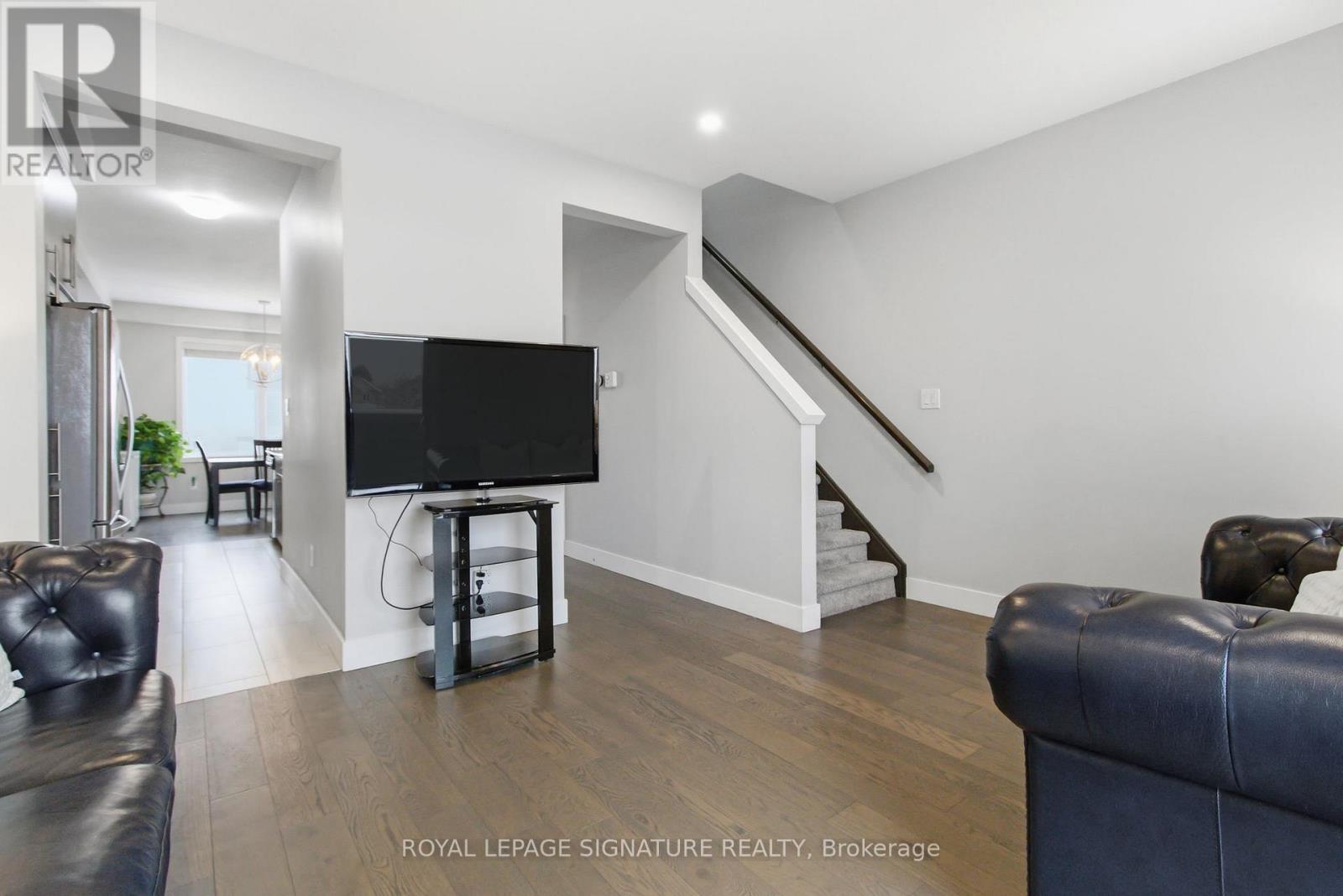 2104 Meadowgate Boulevard, London South, Ontario  N6M 0H5 - Photo 12 - X12897868