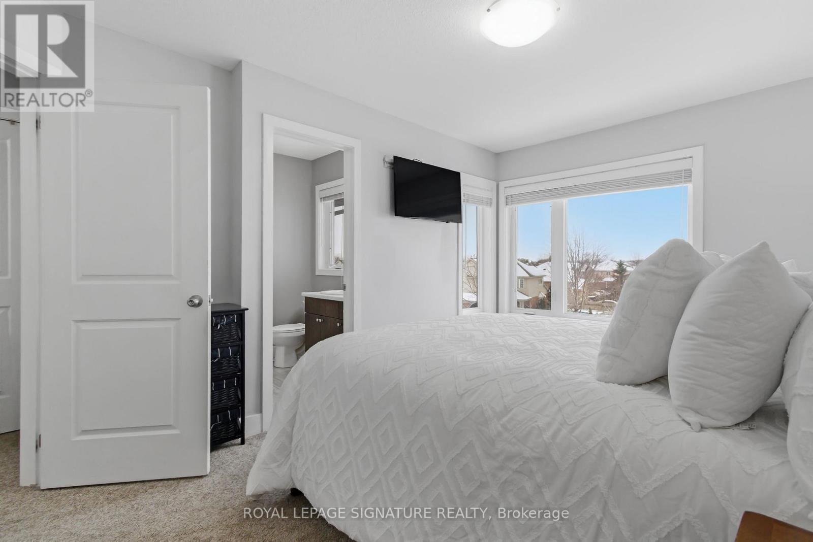 2104 Meadowgate Boulevard, London South, Ontario  N6M 0H5 - Photo 16 - X12897868