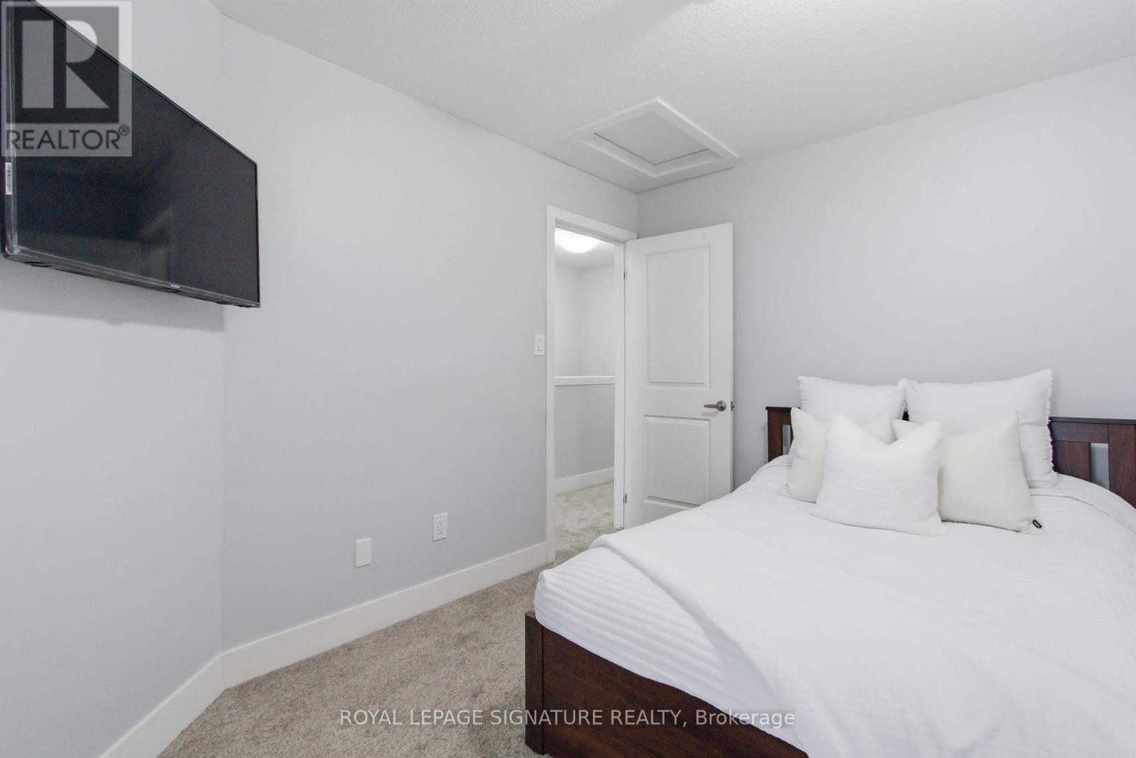 2104 Meadowgate Boulevard, London South, Ontario  N6M 0H5 - Photo 20 - X12897868