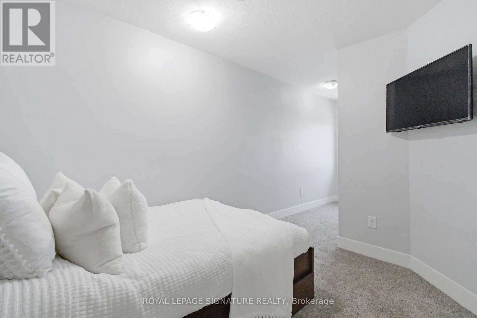 2104 Meadowgate Boulevard, London South, Ontario  N6M 0H5 - Photo 22 - X12897868