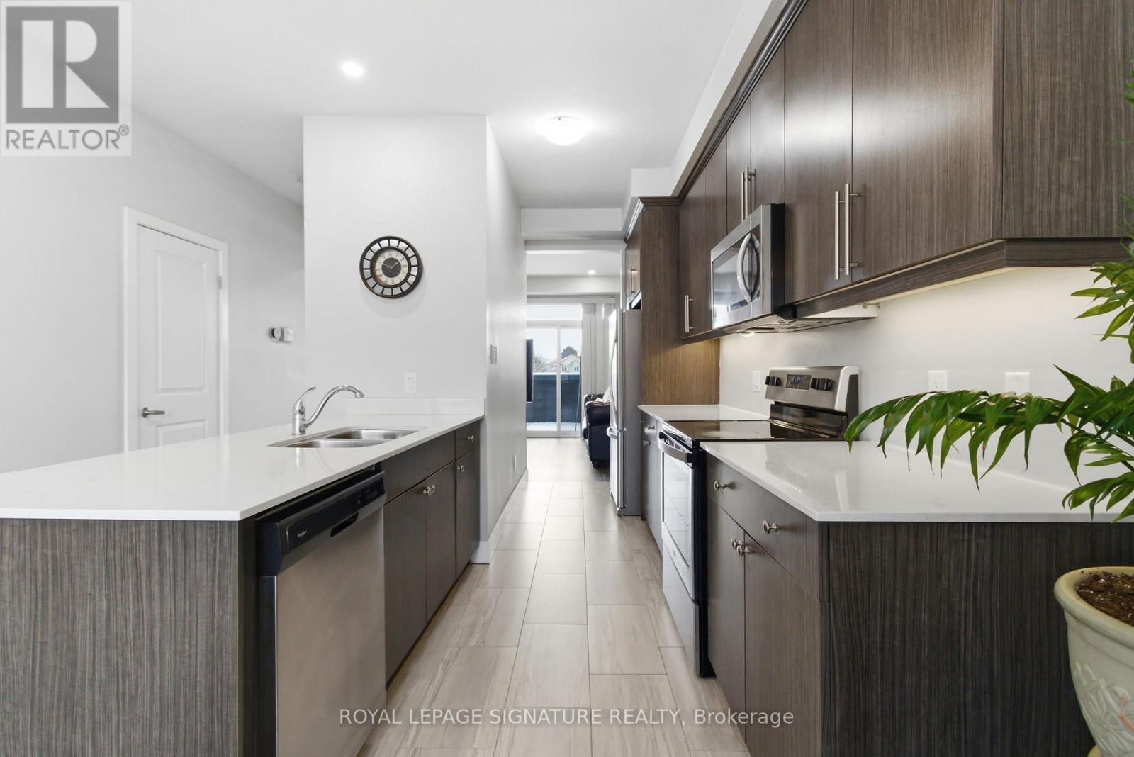 2104 Meadowgate Boulevard, London South, Ontario  N6M 0H5 - Photo 6 - X12897868