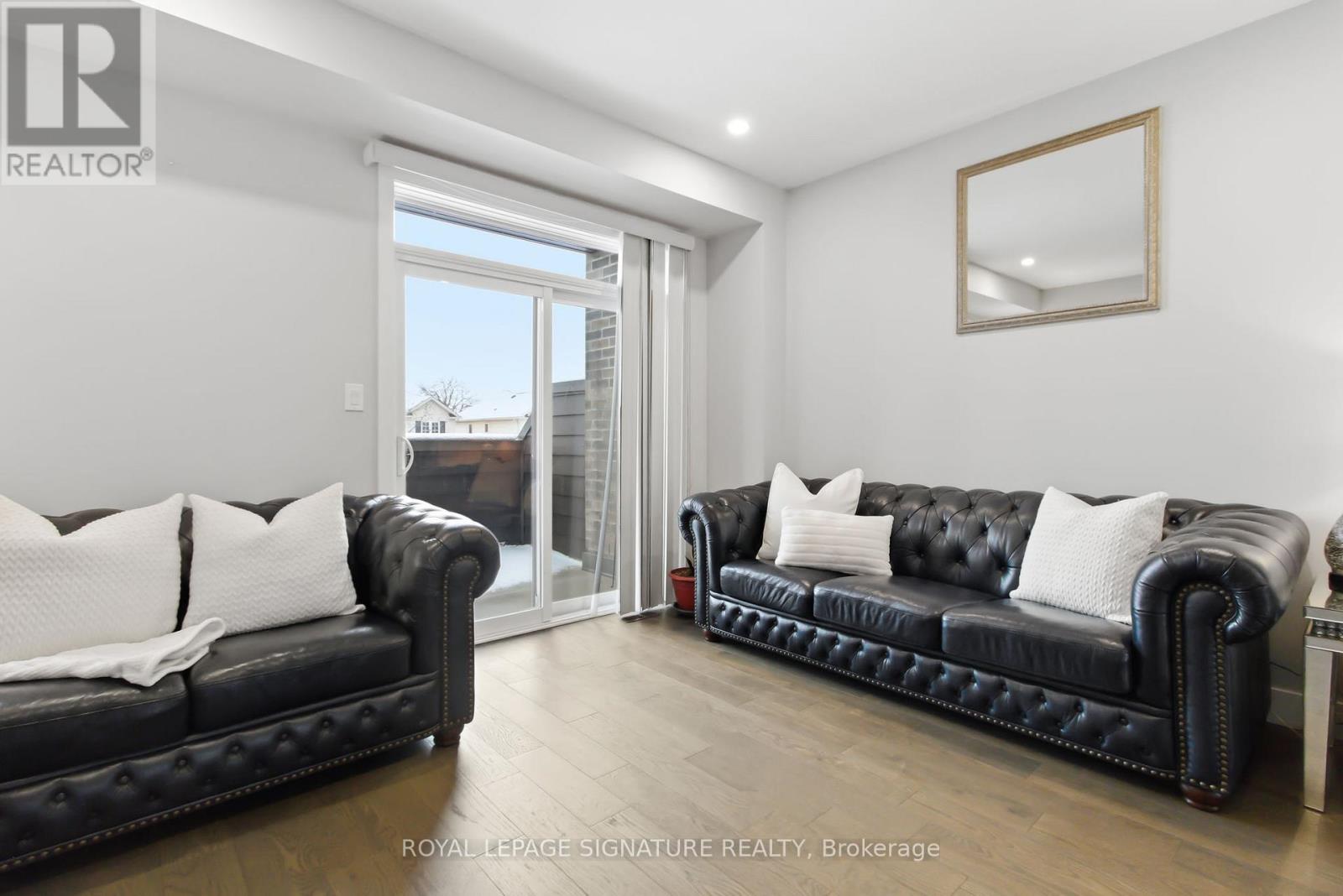 2104 Meadowgate Boulevard, London South, Ontario  N6M 0H5 - Photo 9 - X12897868