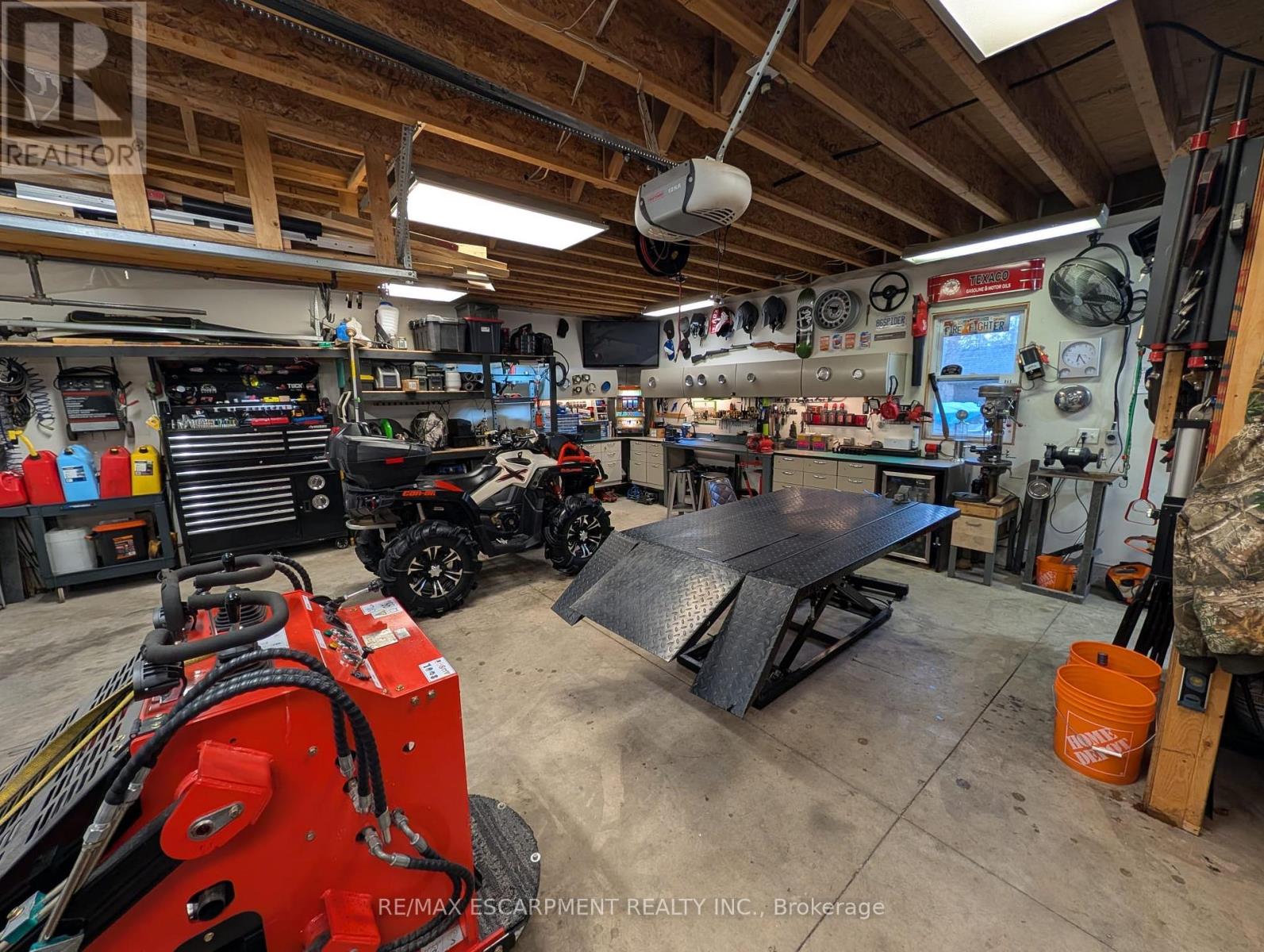 303 Canborough Street, West Lincoln, Ontario  L0R 2A0 - Photo 3 - X12897872