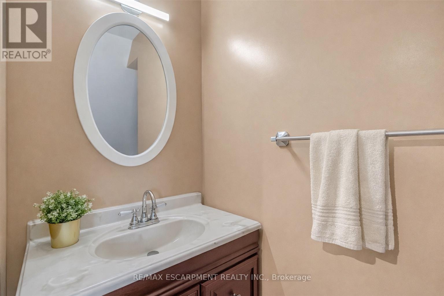 303 Canborough Street, West Lincoln, Ontario  L0R 2A0 - Photo 7 - X12897872