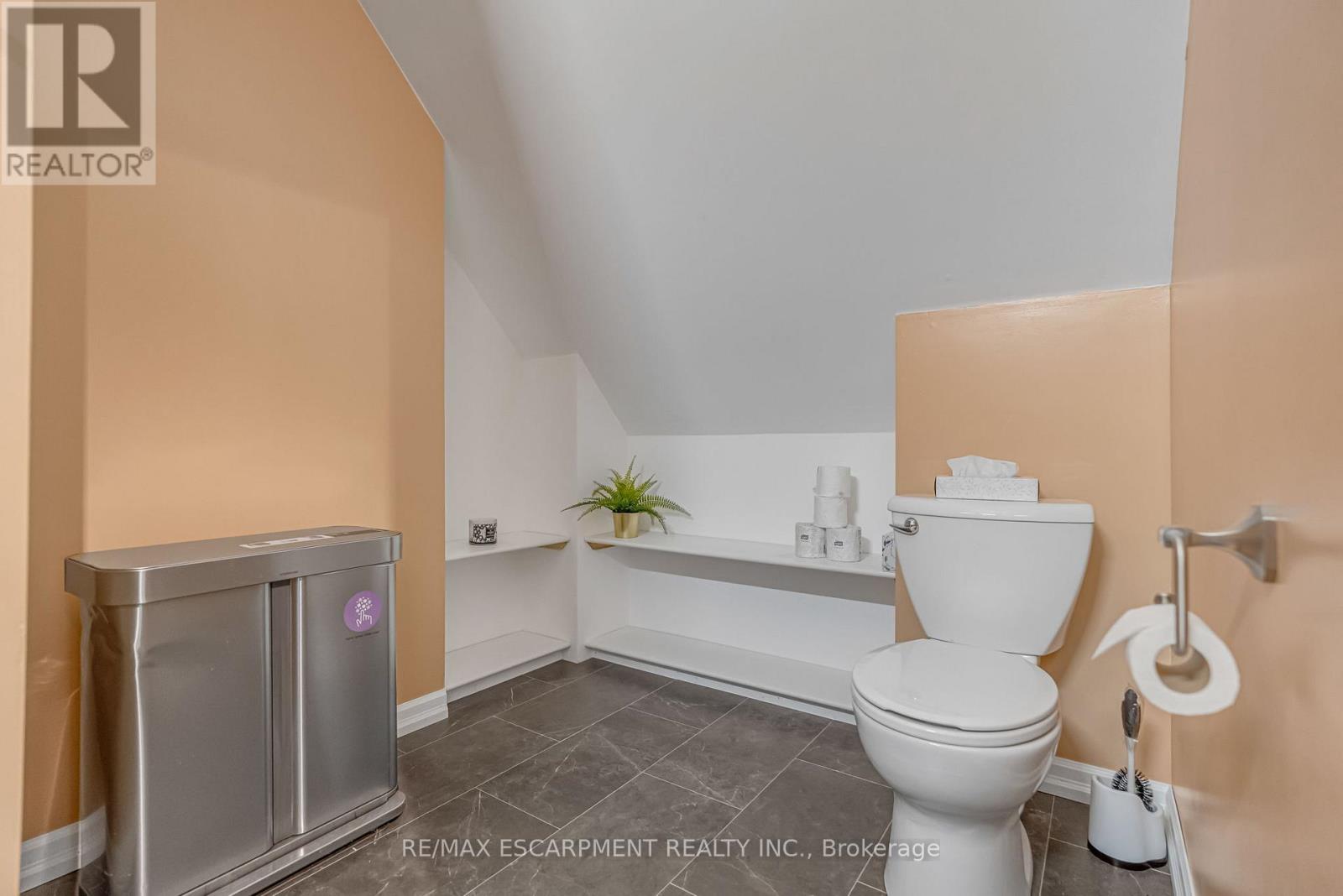 303 Canborough Street, West Lincoln, Ontario  L0R 2A0 - Photo 8 - X12897872