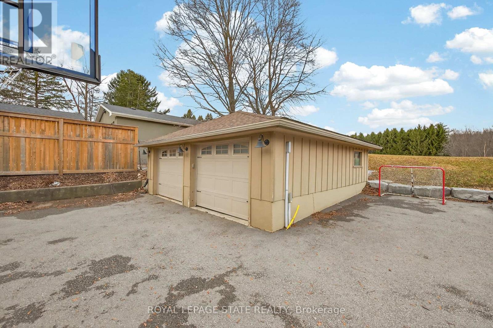 847 Governors Road, Hamilton, Ontario  L9H 5E3 - Photo 25 - X12897916