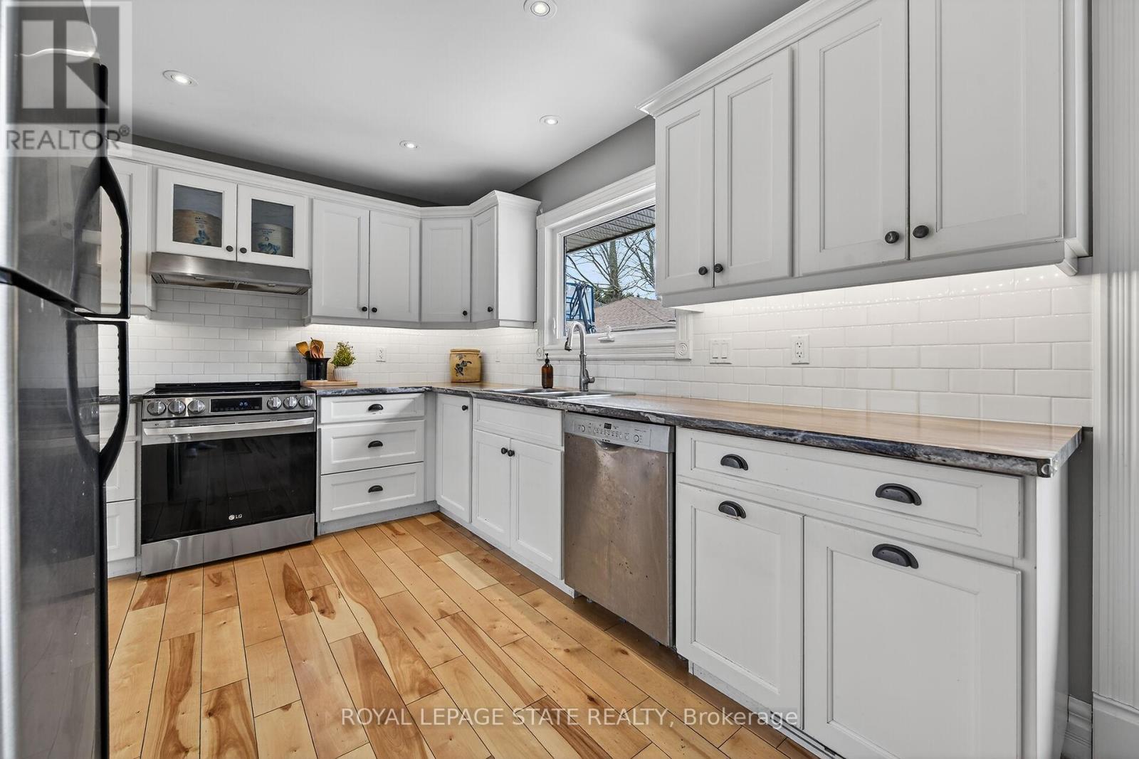 847 Governors Road, Hamilton, Ontario  L9H 5E3 - Photo 8 - X12897916