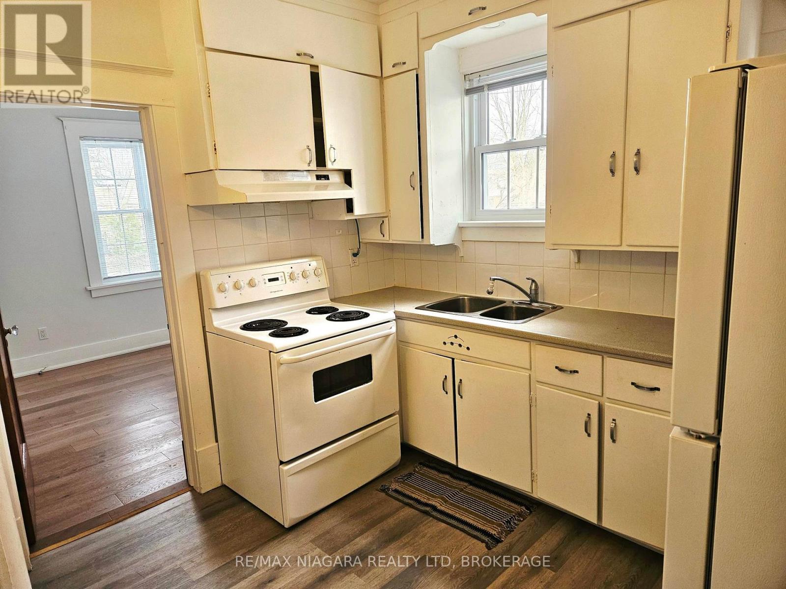 1 - 5055 Fourth Avenue, Niagara Falls (Cherrywood), Ontario  L2E 4P5 - Photo 11 - X12897954