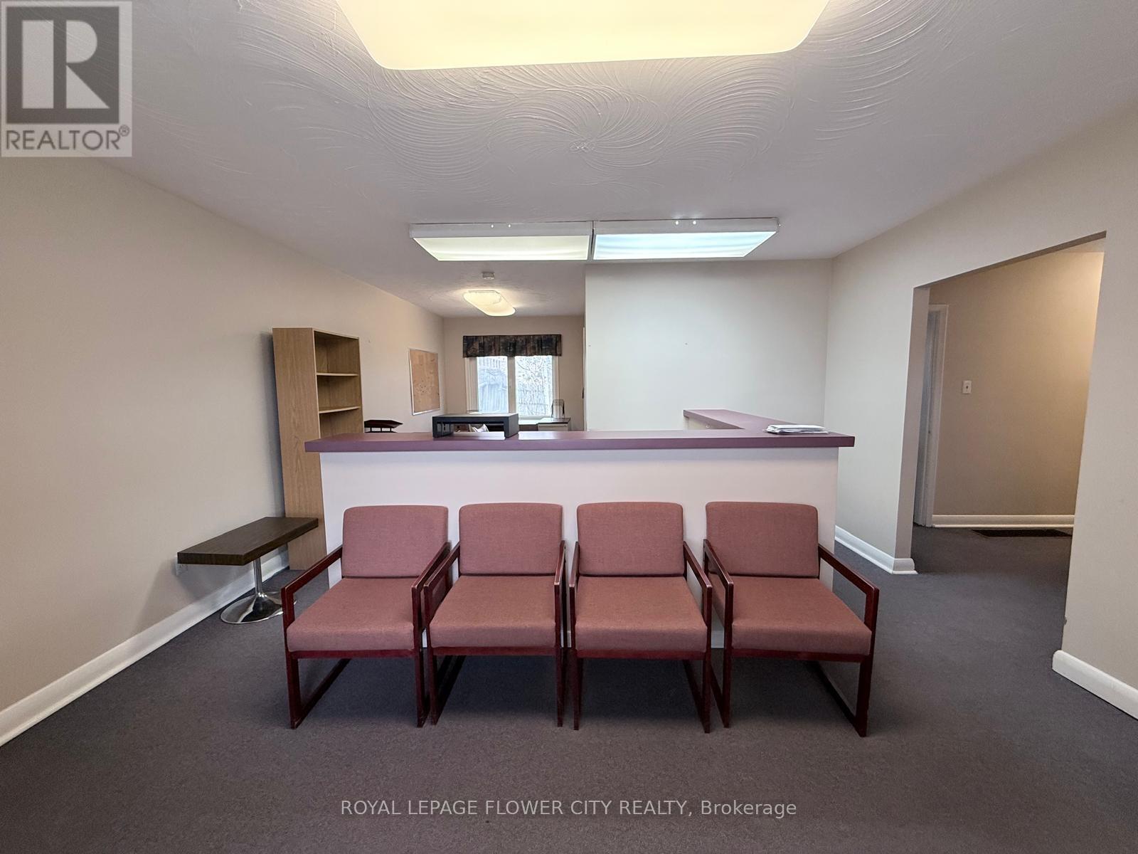 39 Parkside Drive, Newmarket, Ontario  L3Y 4R7 - Photo 6 - N12897592