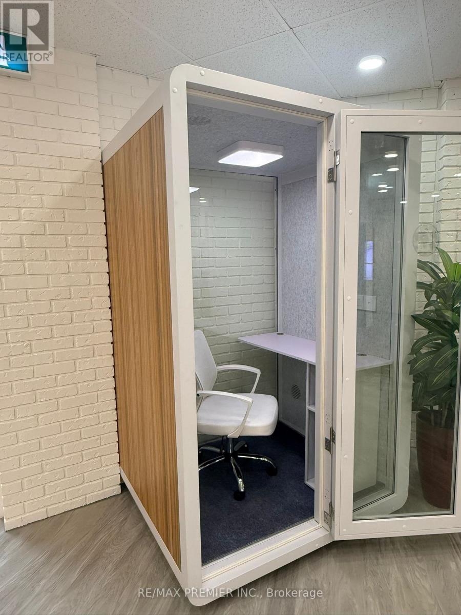 302-08 - 3390 South Service Road, Burlington (Industrial Burlington), Ontario  L7N 3J5 - Photo 17 - W12897940