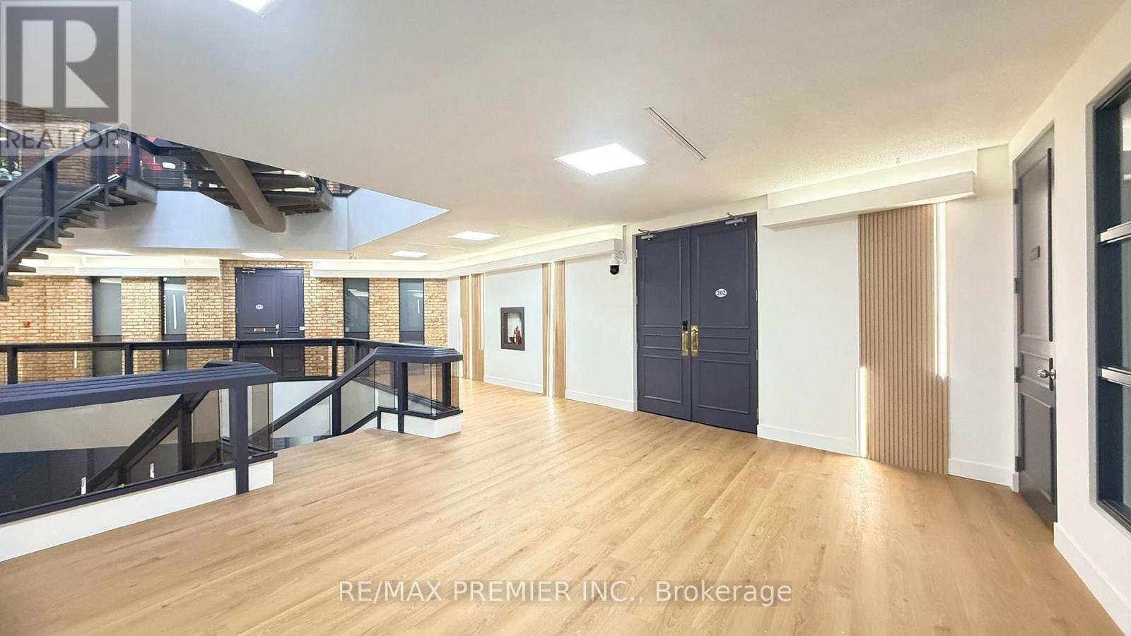 302-05 - 3390 South Service Road, Burlington (Industrial Burlington), Ontario  L7N 3J5 - Photo 10 - W12897952