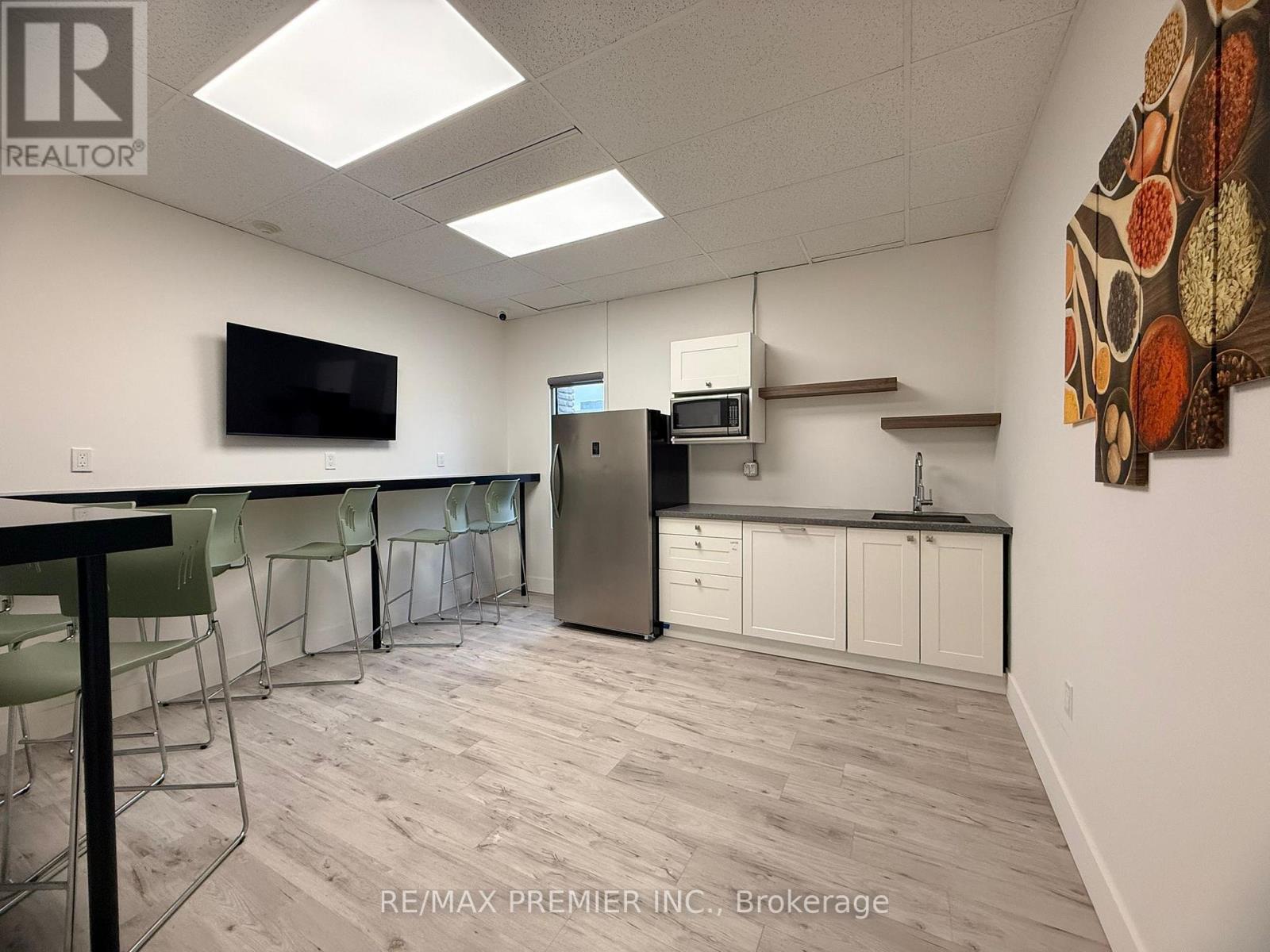 302-05 - 3390 South Service Road, Burlington (Industrial Burlington), Ontario  L7N 3J5 - Photo 28 - W12897952