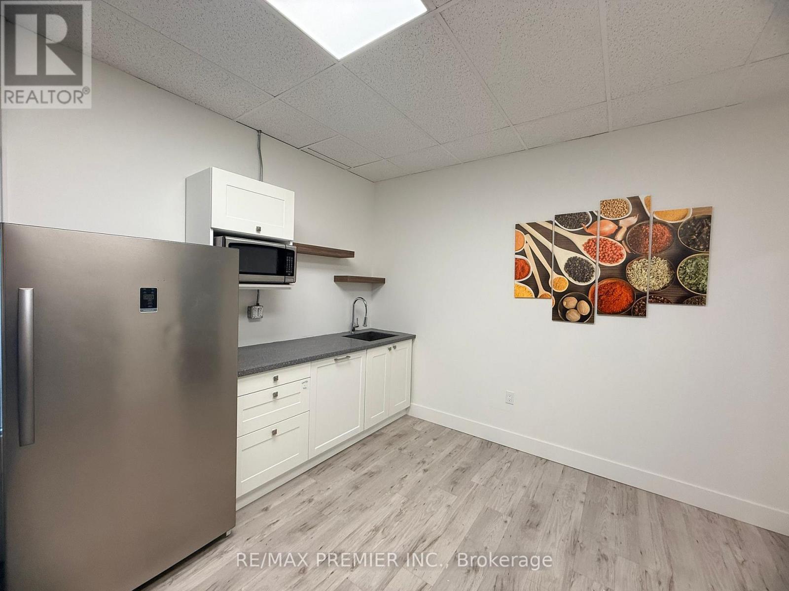 302-05 - 3390 South Service Road, Burlington (Industrial Burlington), Ontario  L7N 3J5 - Photo 29 - W12897952