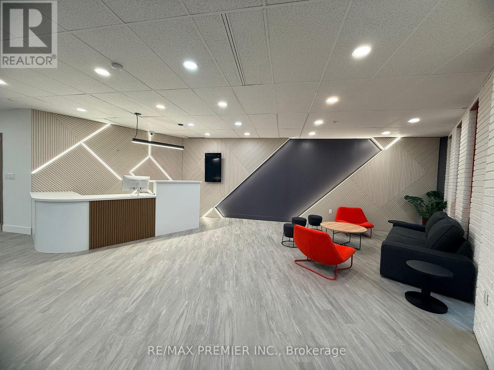 302-05 - 3390 South Service Road, Burlington (Industrial Burlington), Ontario  L7N 3J5 - Photo 4 - W12897952