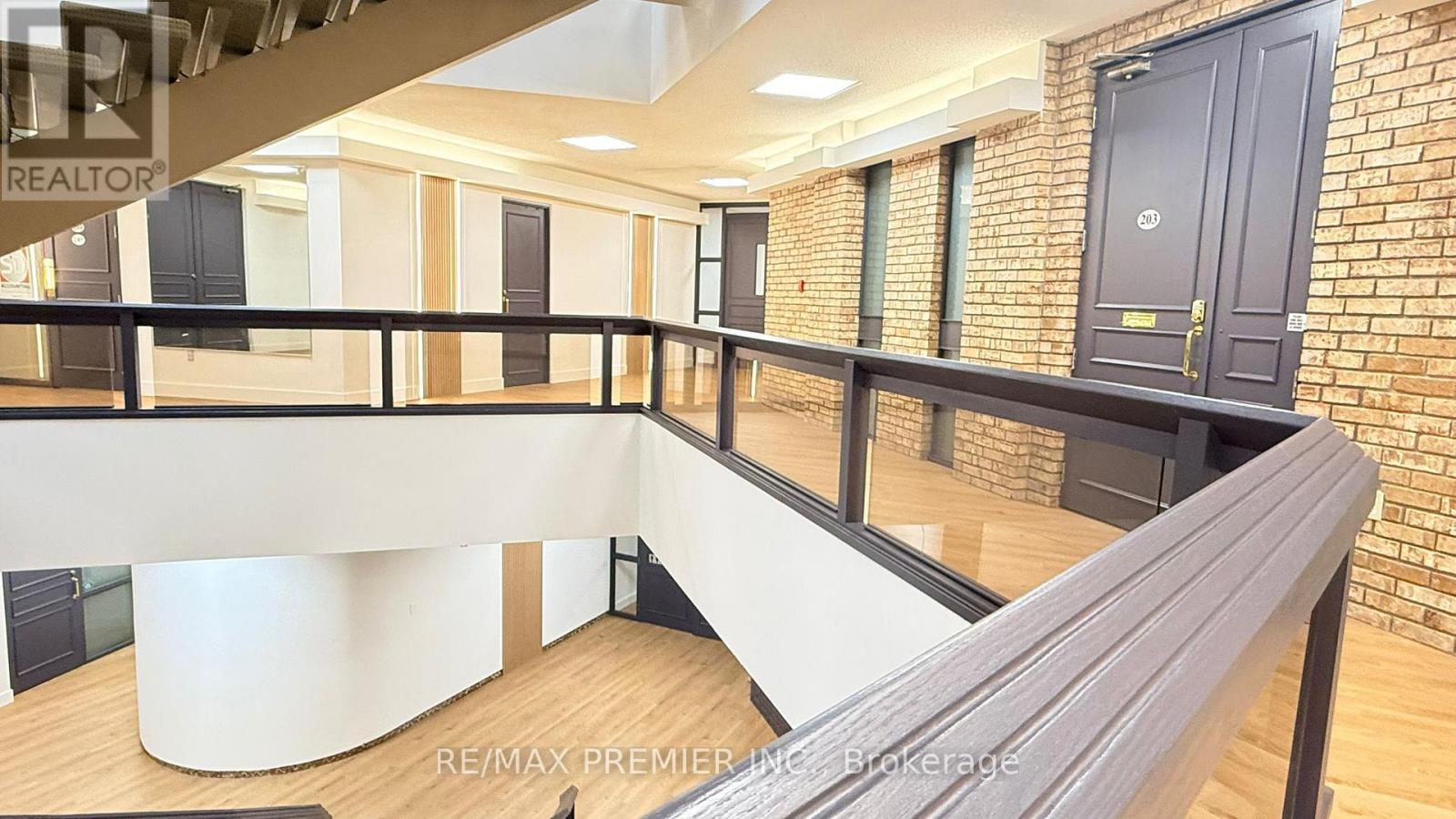 302-05 - 3390 South Service Road, Burlington (Industrial Burlington), Ontario  L7N 3J5 - Photo 9 - W12897952