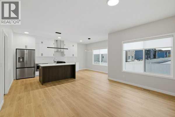 9 Bayview Mews SW, Airdrie, Alberta  T4B 5P1 - Photo 11 - A2293386