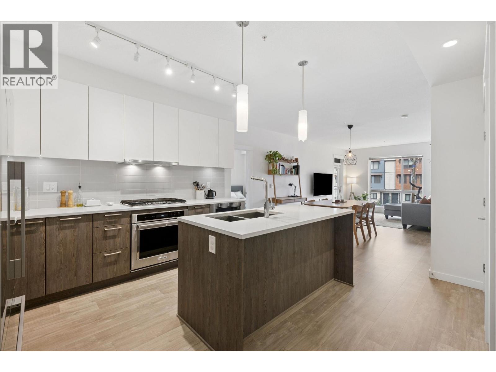 211 625 E 3rd Street, North Vancouver, British Columbia  V7L 1G6 - Photo 2 - R3100189