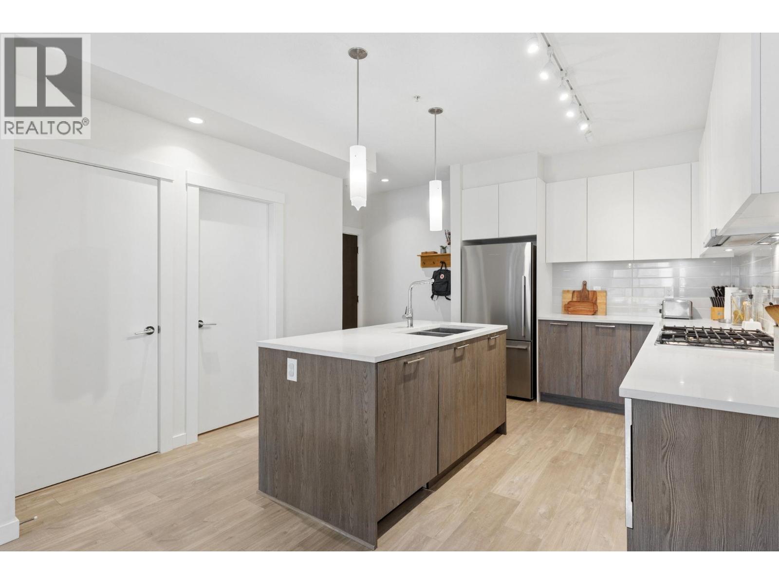 211 625 E 3rd Street, North Vancouver, British Columbia  V7L 1G6 - Photo 9 - R3100189