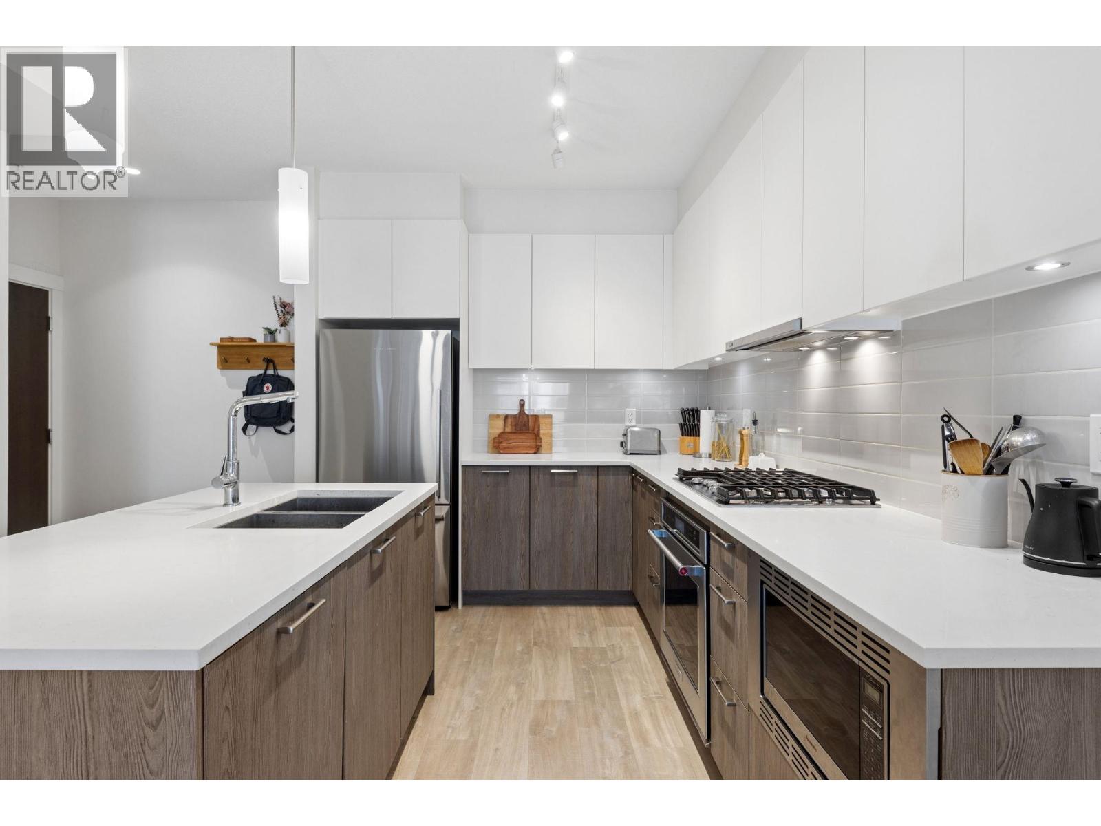 211 625 E 3rd Street, North Vancouver, British Columbia  V7L 1G6 - Photo 11 - R3100189