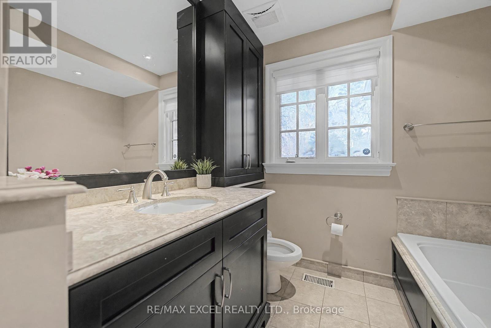 1110 Balmoral Place, Oakville, Ontario  L6J 2L9 - Photo 41 - W12882750