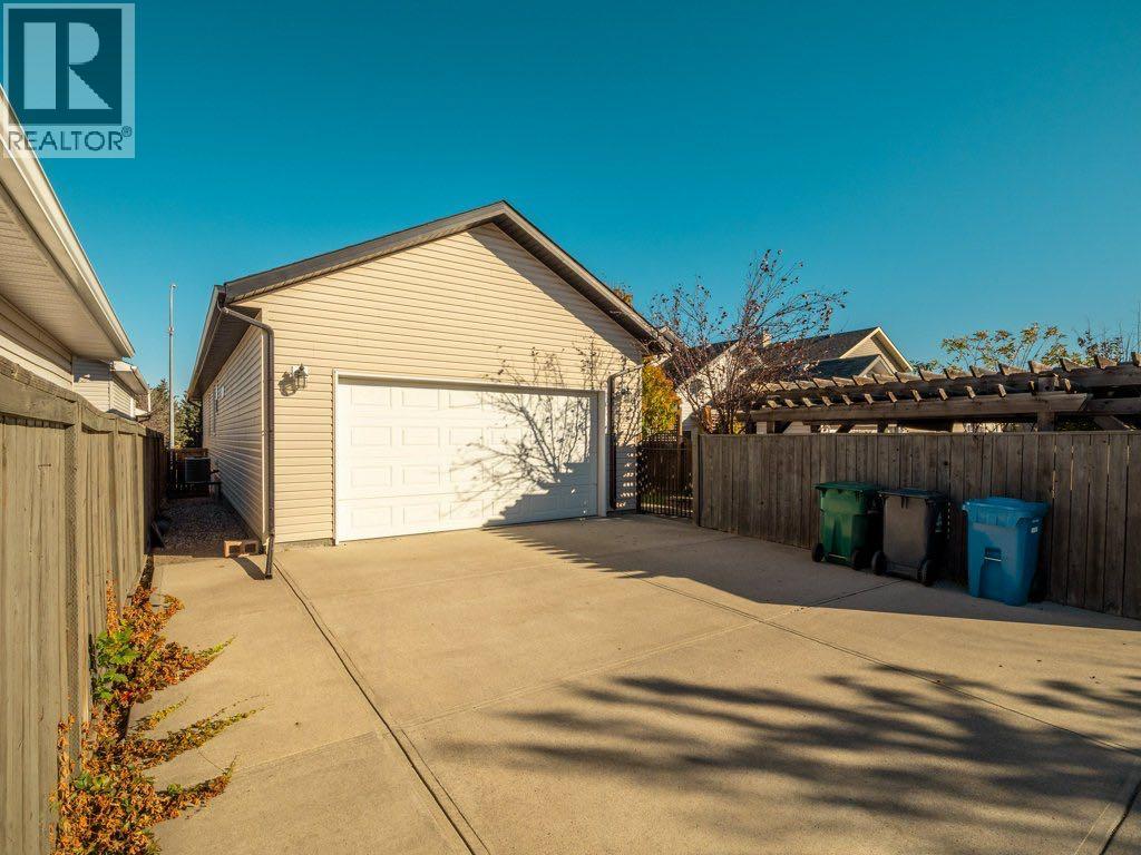 22 Riverstone Boulevard W, Lethbridge, Alberta  T1K 7X3 - Photo 46 - A2294225