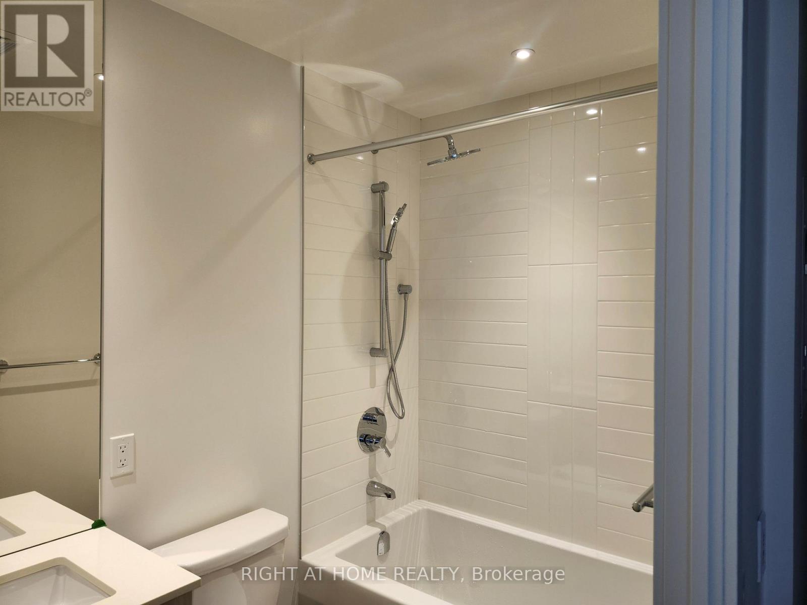 3901 - 448 Burnhamthorpe Road W, Mississauga, Ontario  L5B 4M6 - Photo 33 - W12897832