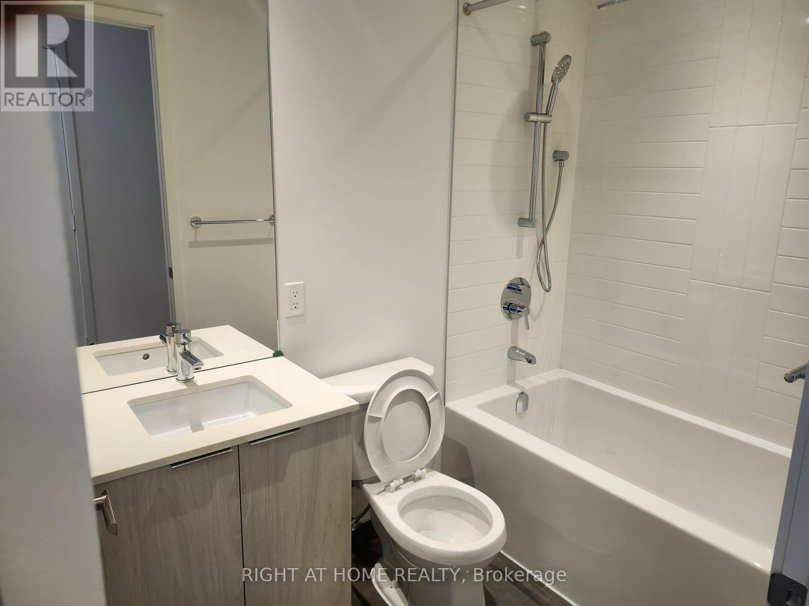 3901 - 448 Burnhamthorpe Road W, Mississauga, Ontario  L5B 4M6 - Photo 34 - W12897832